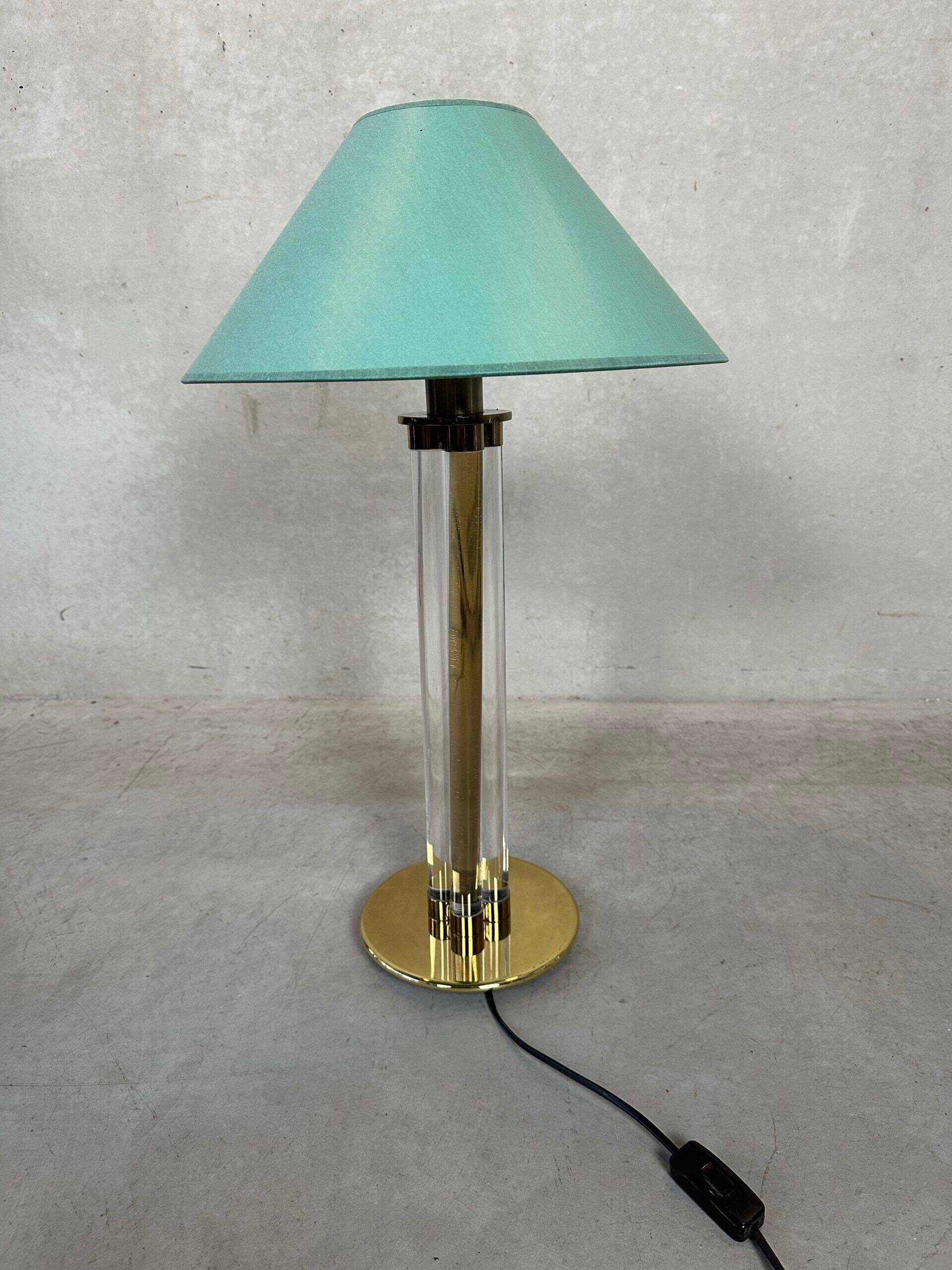 Vintage Hollywood Regency table lamp – brass and perspex
