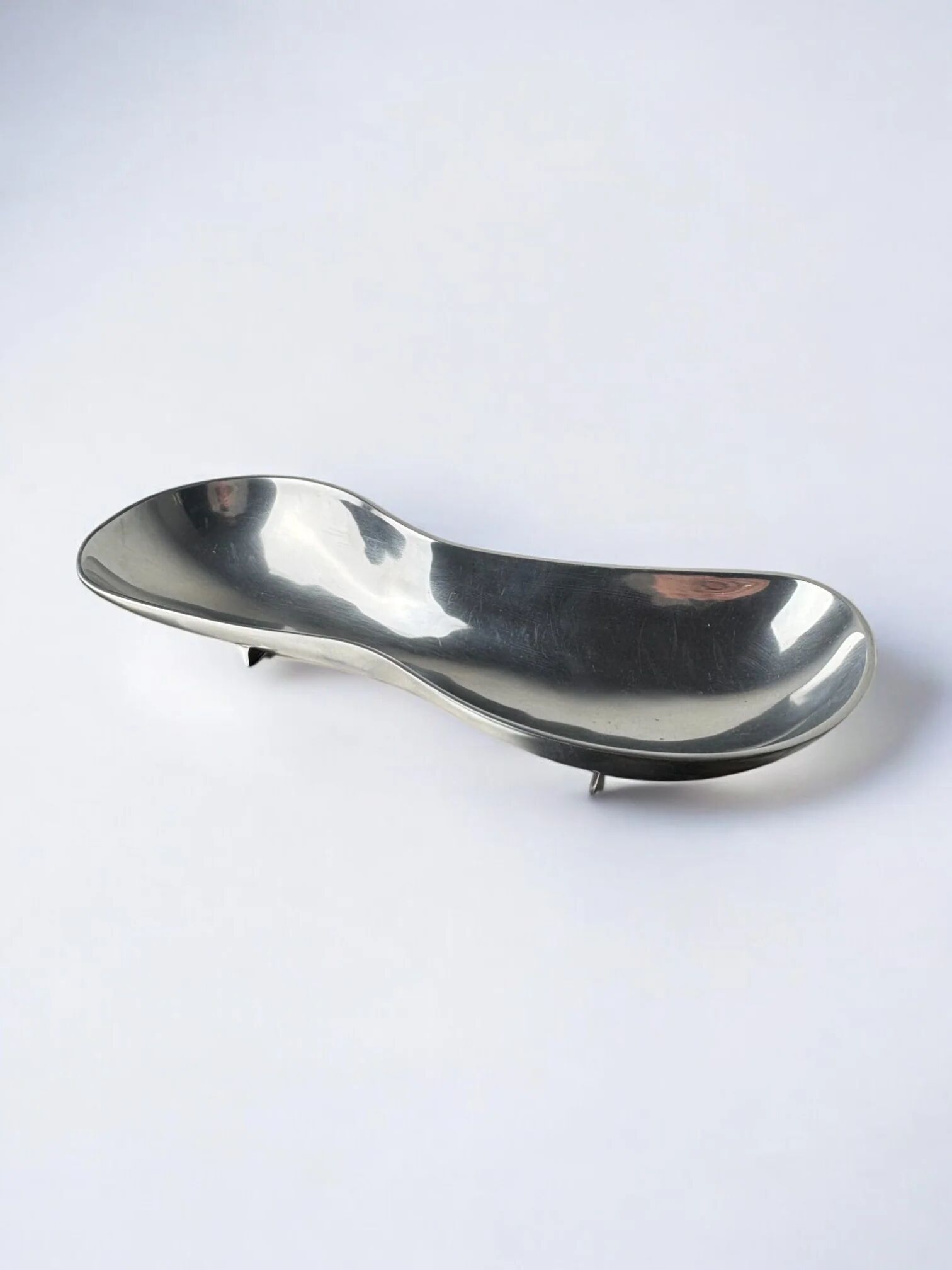 Centre de table biomorphique, aluminium massif, Espagne, années 1980