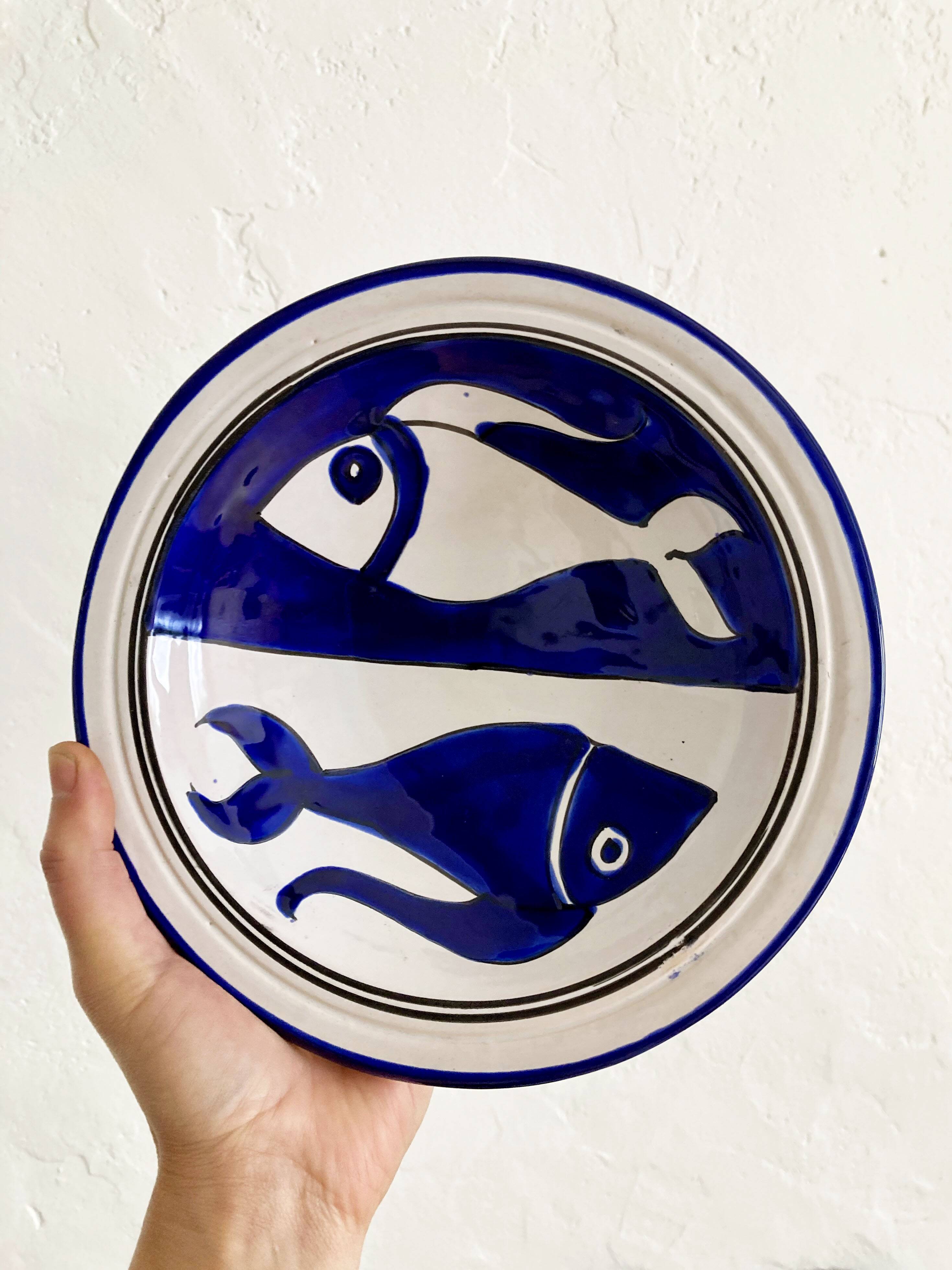 Mediterranean service, large dish and 6 soup plates