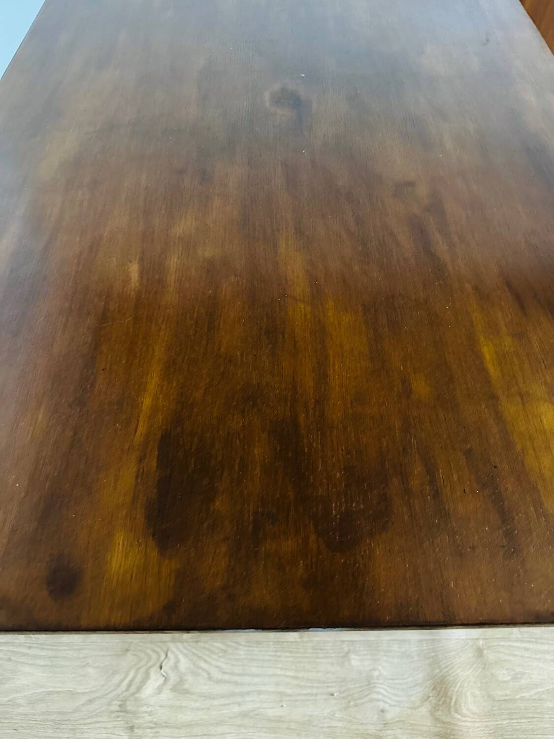 Extendable wooden table