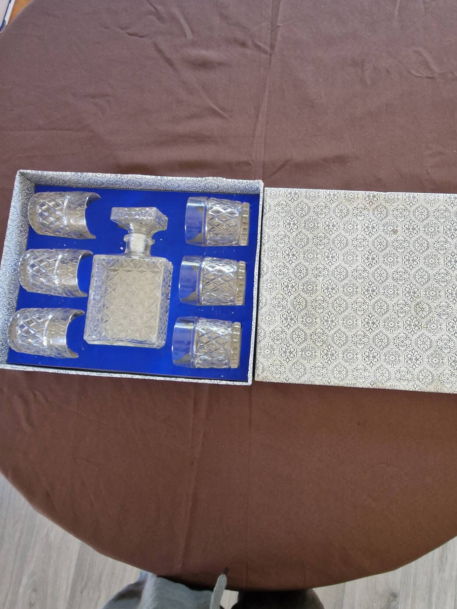 Vintage whisky service in cut glass – decanter and 6 glasses –