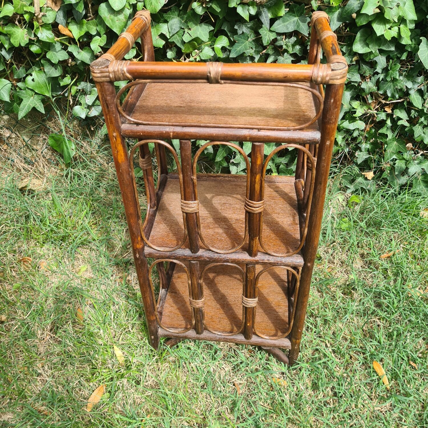 Étagère en rotin : vintage