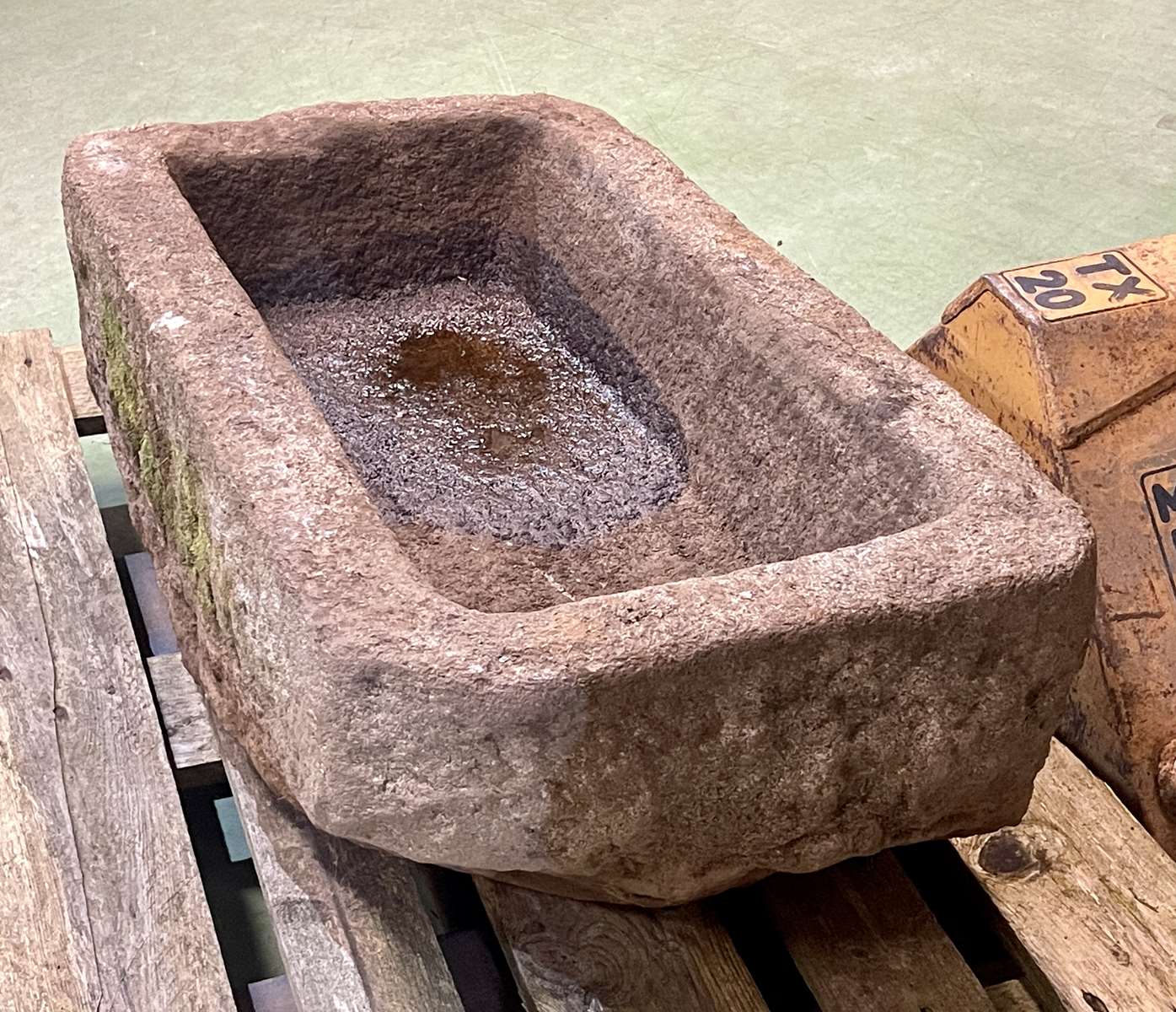 Breton granite trough XIXth -88x49cm