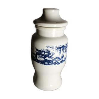 Vintage apothecary pot in chinese glass décor