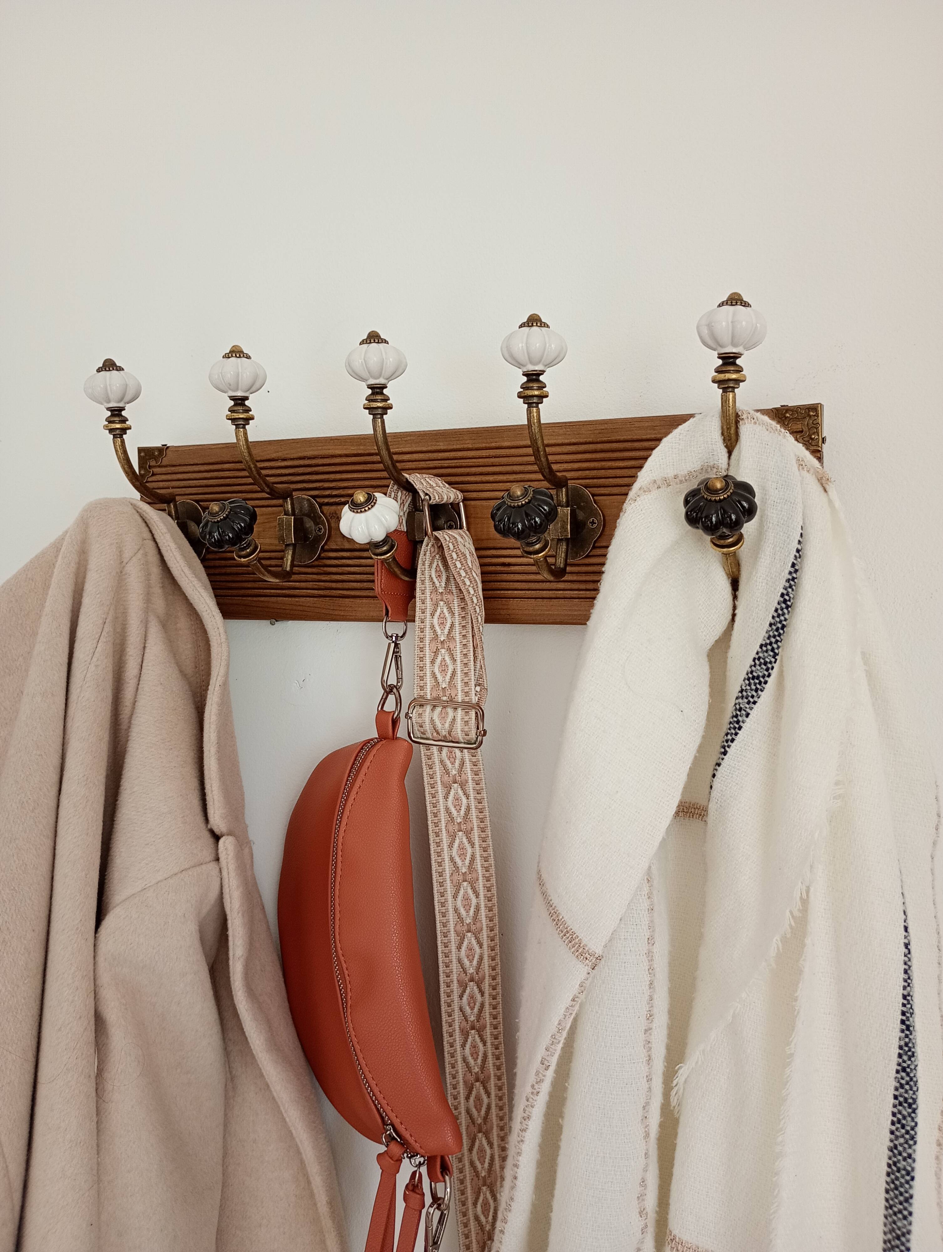 Vintage-style wall coat rack – 5 metal hooks & ceramic knobs – 4