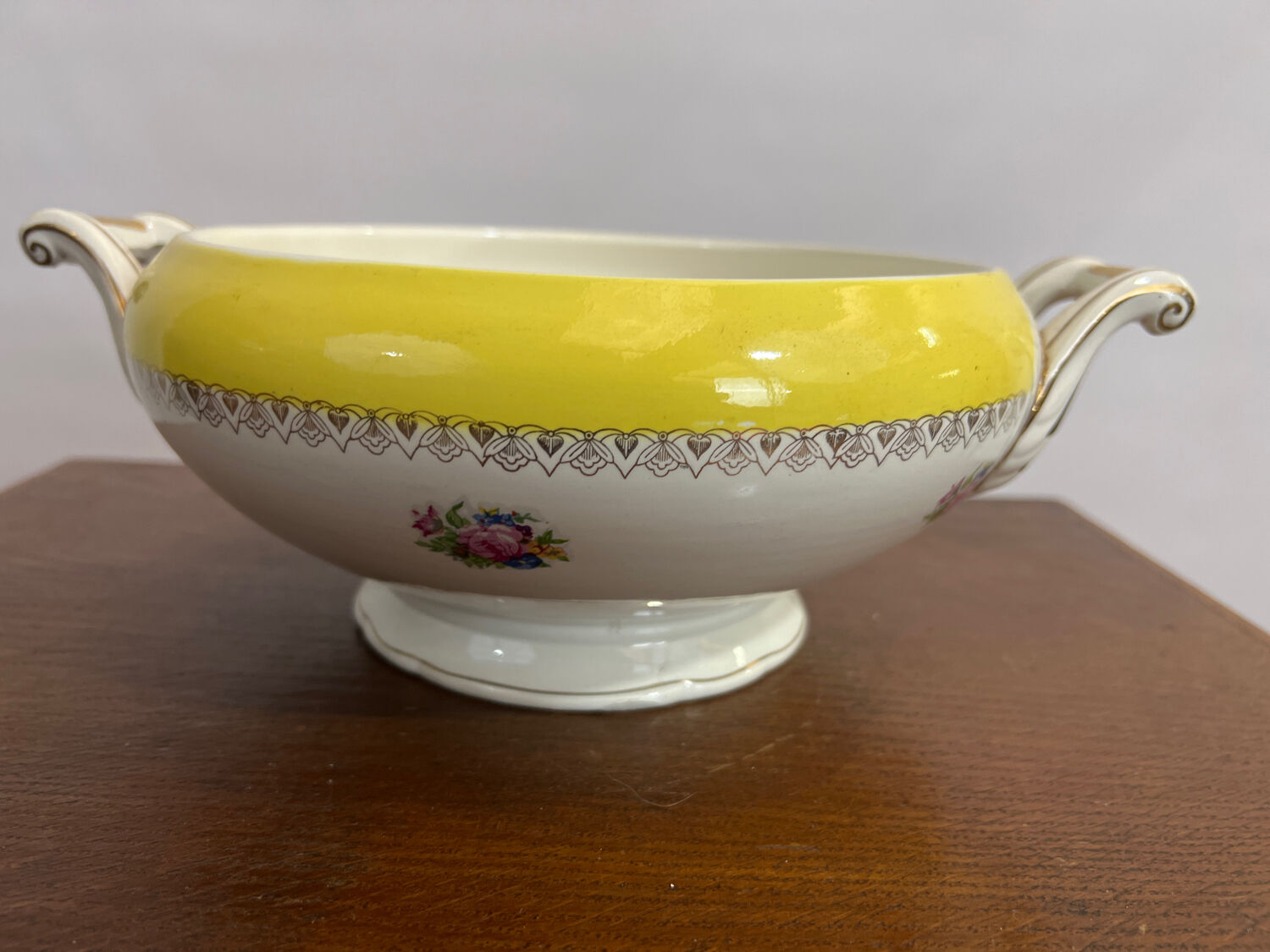Yellow and white Sarreguemines digoin tureen