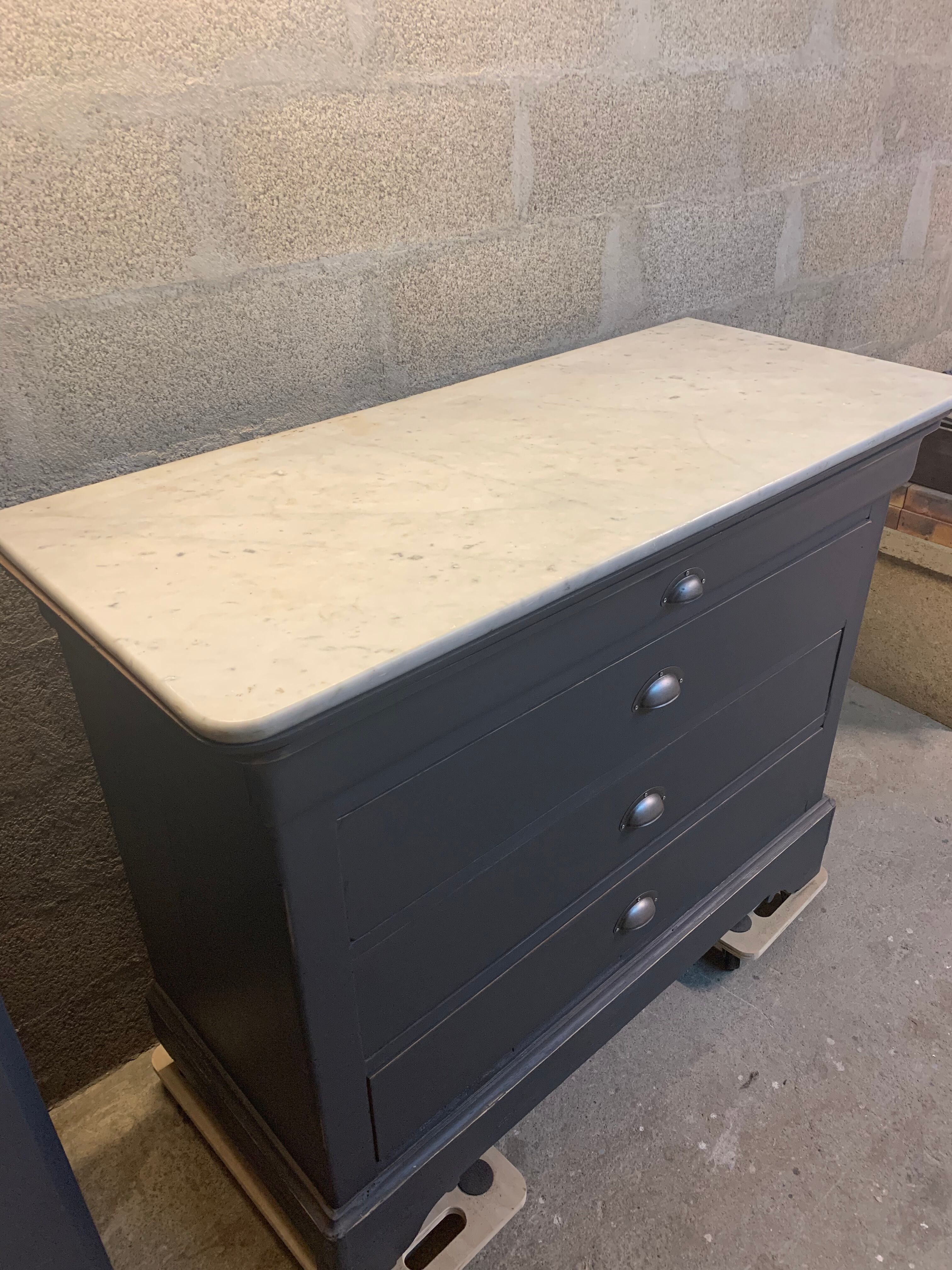Commode plateau en marbre