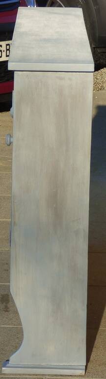 Two-door wall unit with niche in solid wood in grey limed finish