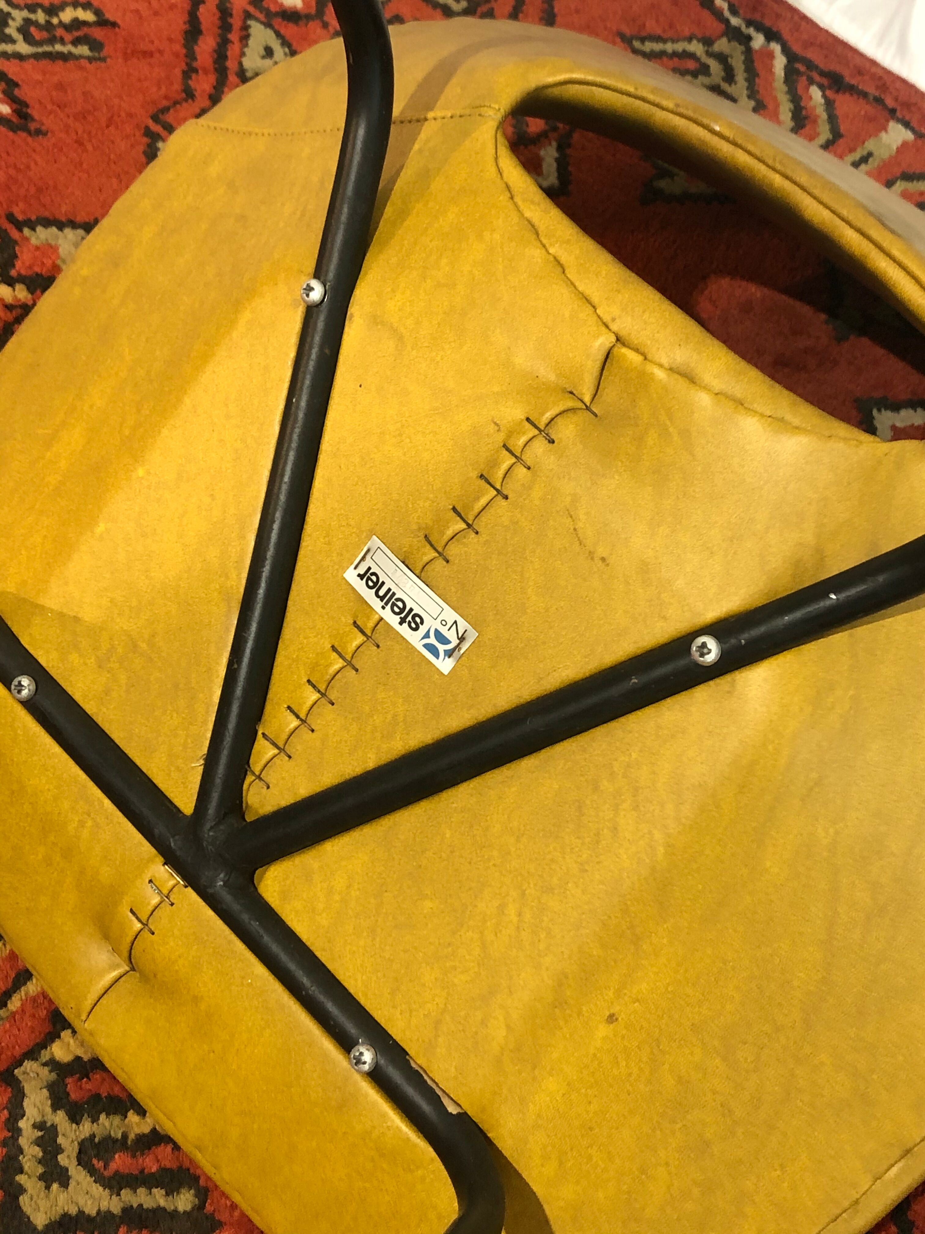 Chaises signées Pierre Guariche pour Steiner