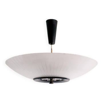 Suspension en verre de Louis Kalff pour Philips, icône de la modernité du milieu du siècle dernier