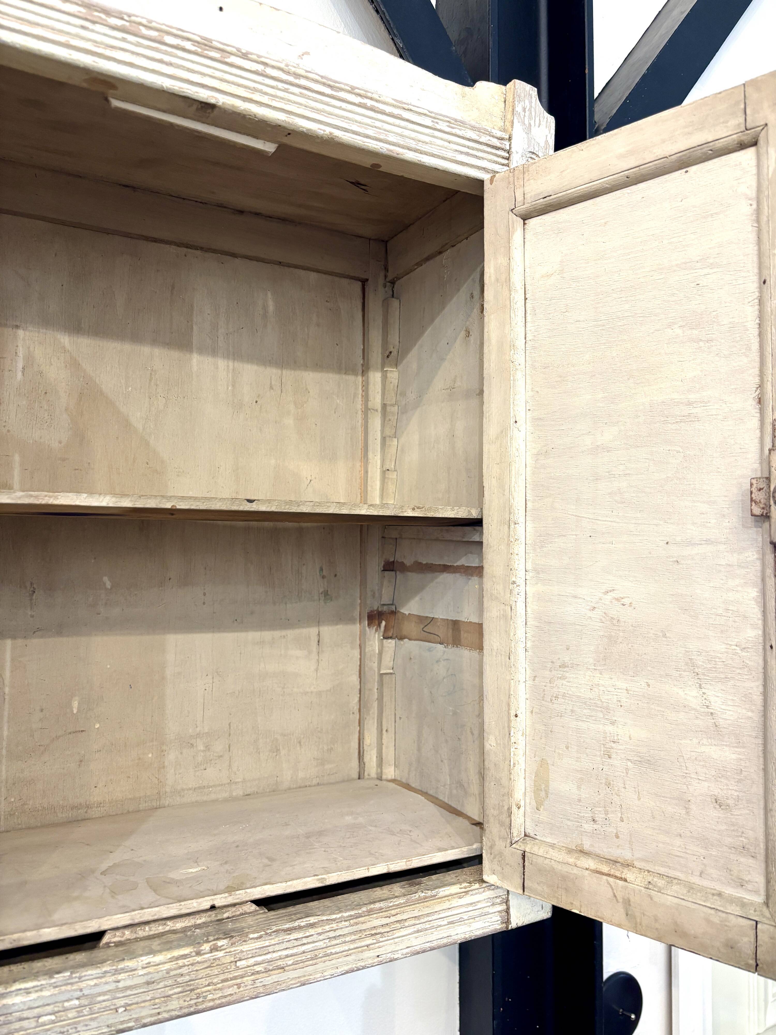 2-door wall cupboard in beige wood ☐ 59 x 50 cm