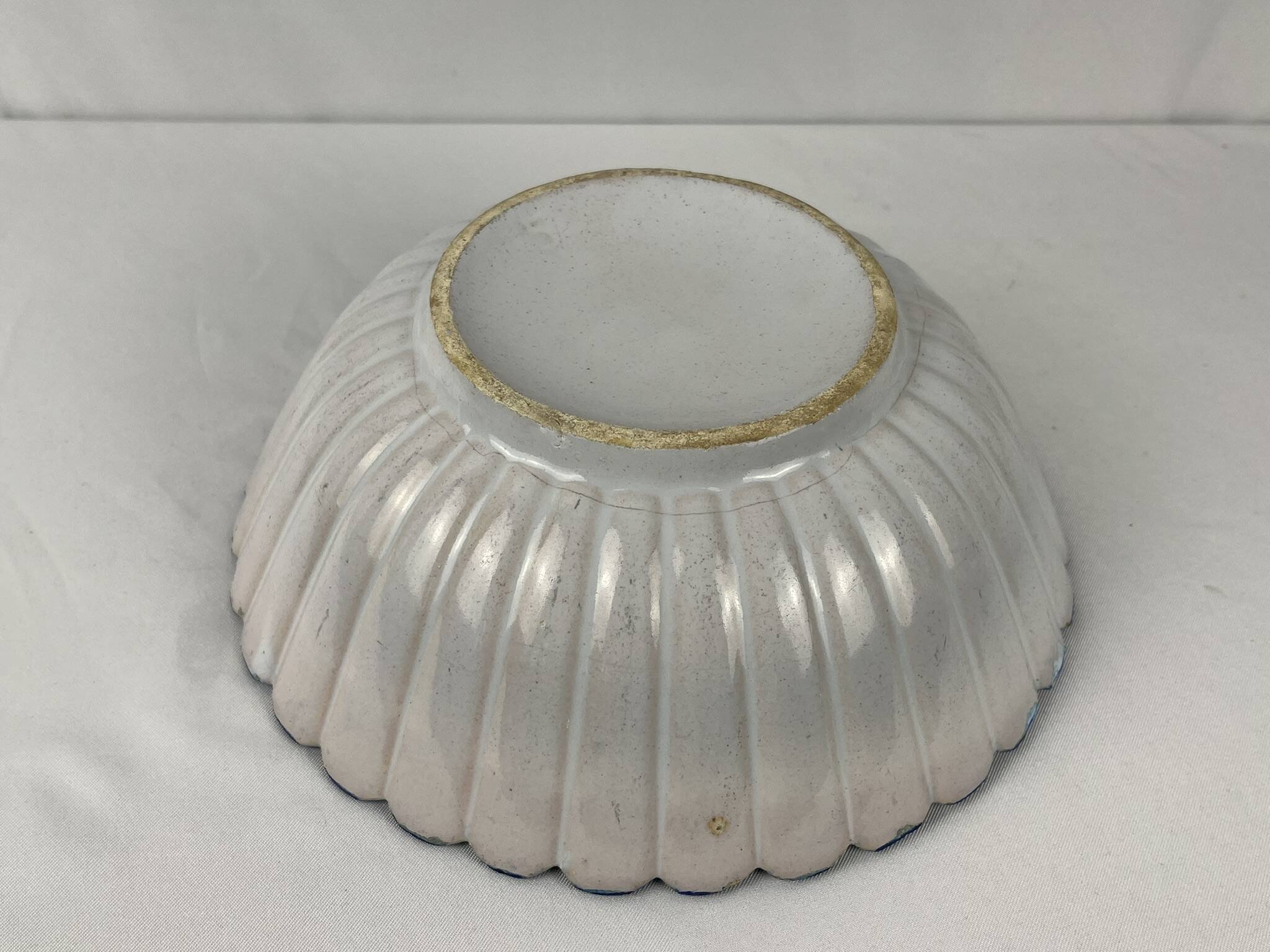 Regional earthenware small hollow dish decorated with 20th century rooster