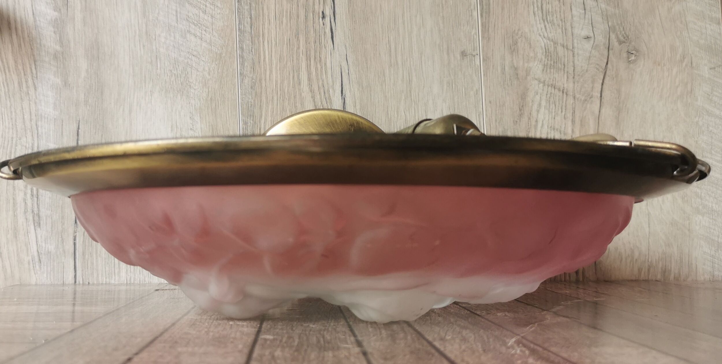 Suspension pink glass paste