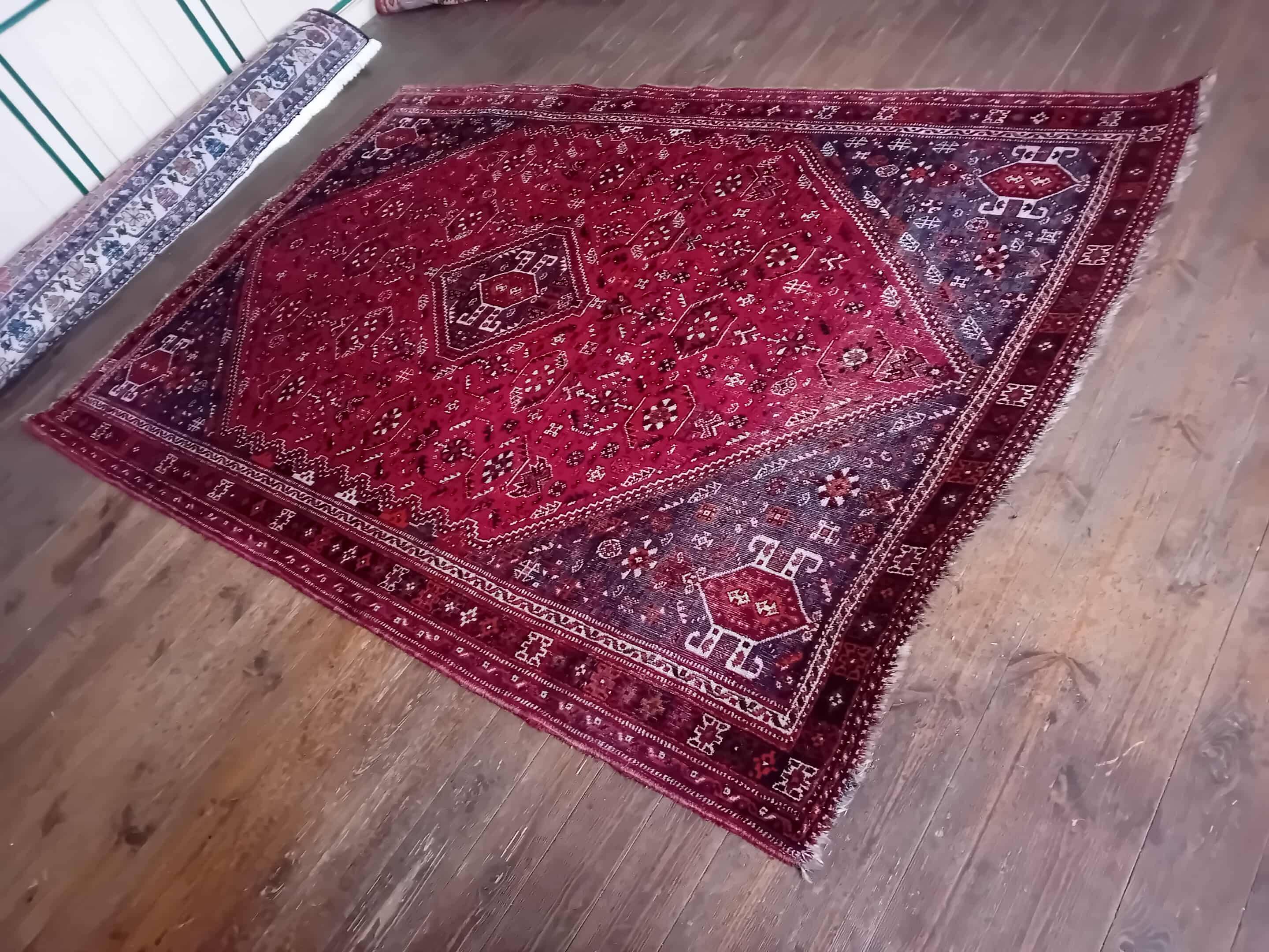 Handmade Shiraz Persian Rug 265x172cm