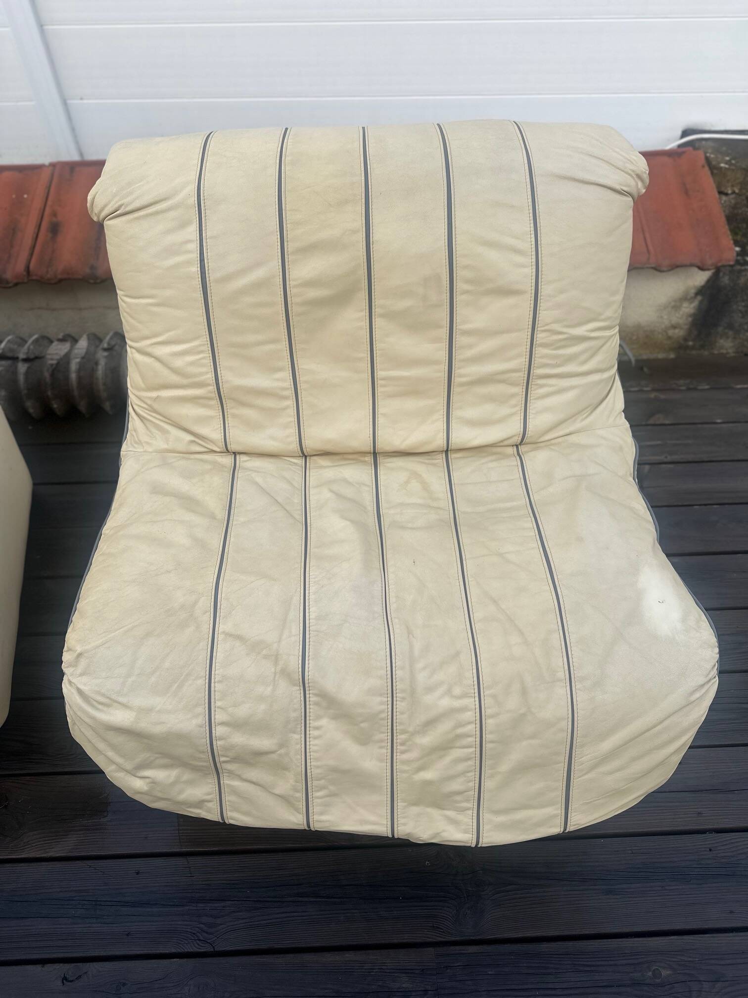 Sofa + 2 leather armchairs