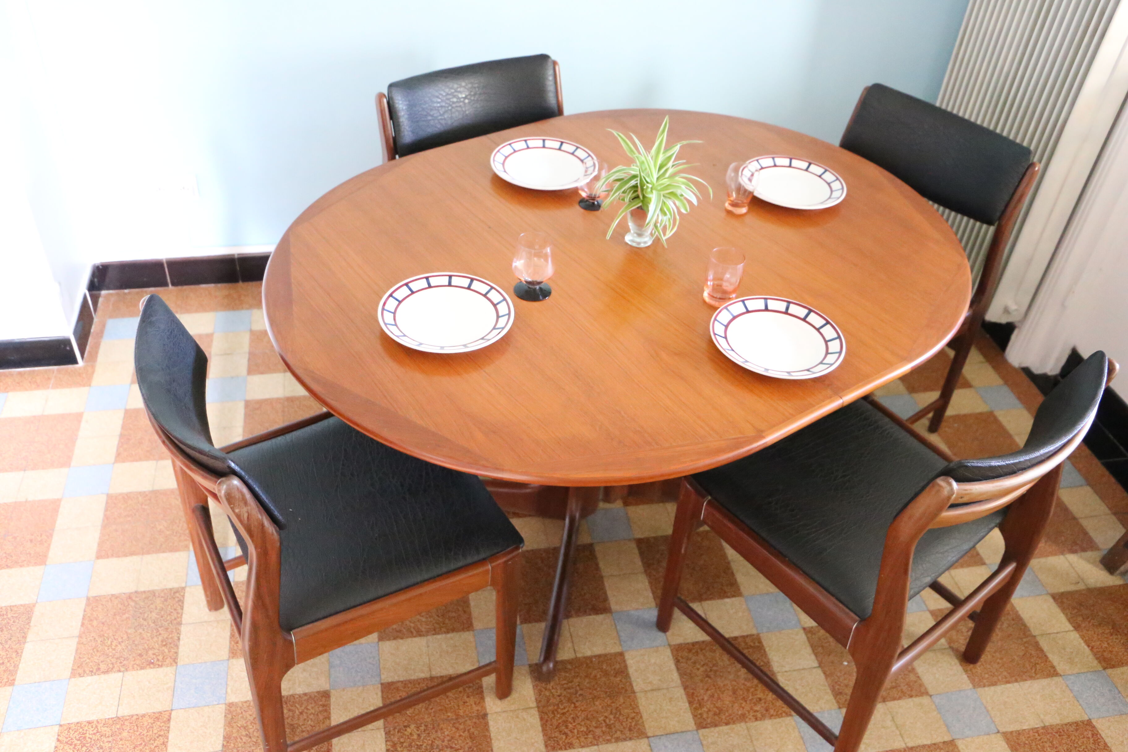 Scandinavian teak table and 6 chairs