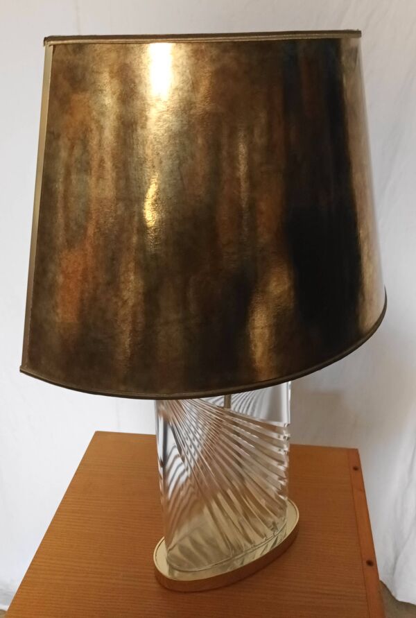 Lampe a poser en cristal taillé et laiton des années 70