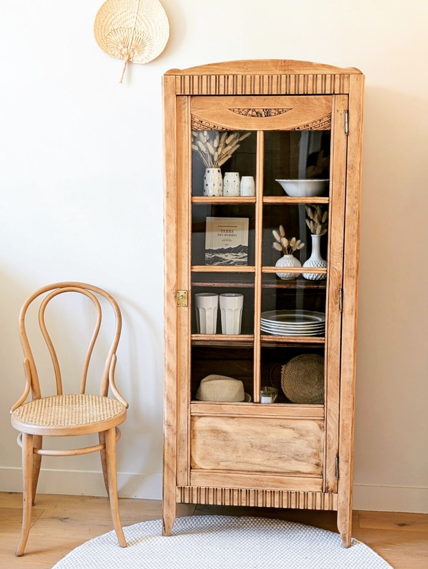 Armoire bonnetière Art Déco vitrée