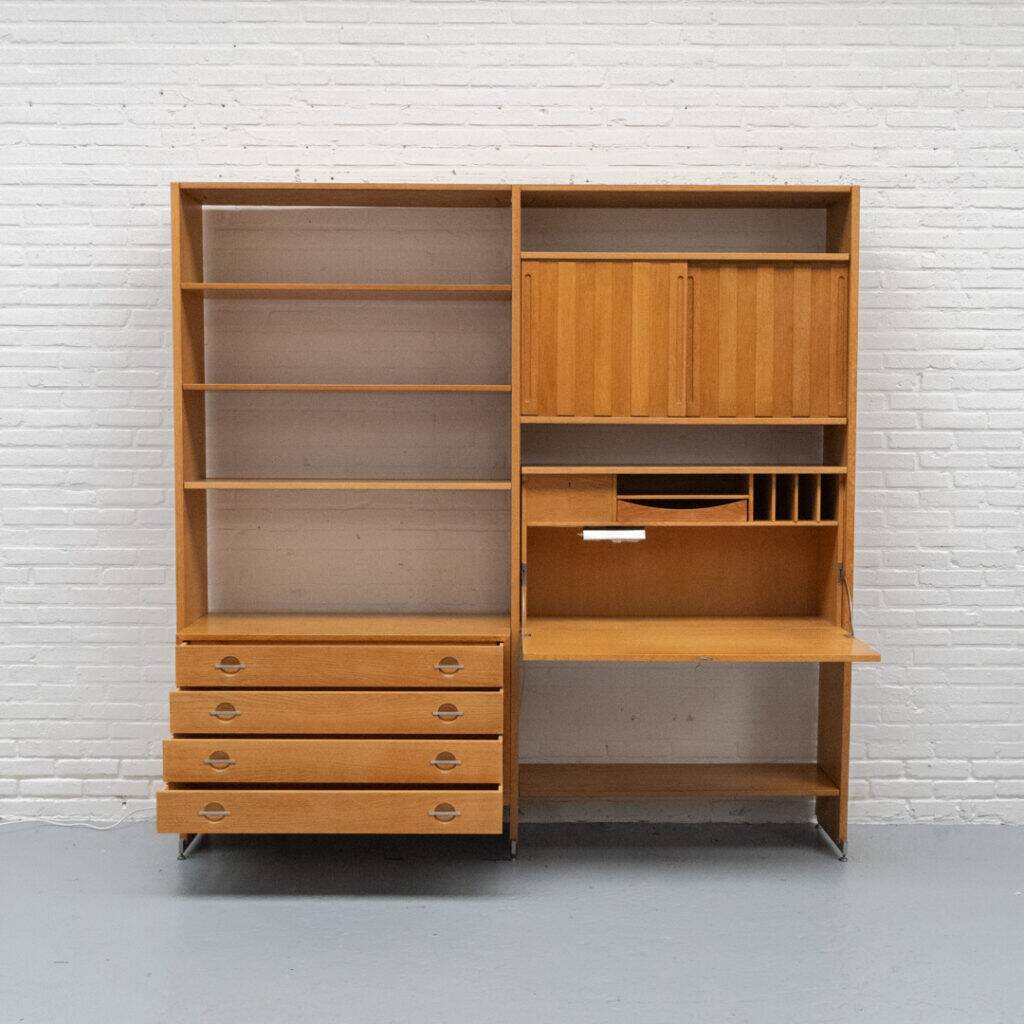 Etagère murale RY 100 par Hans Wegner pour Ry Møbler 1960