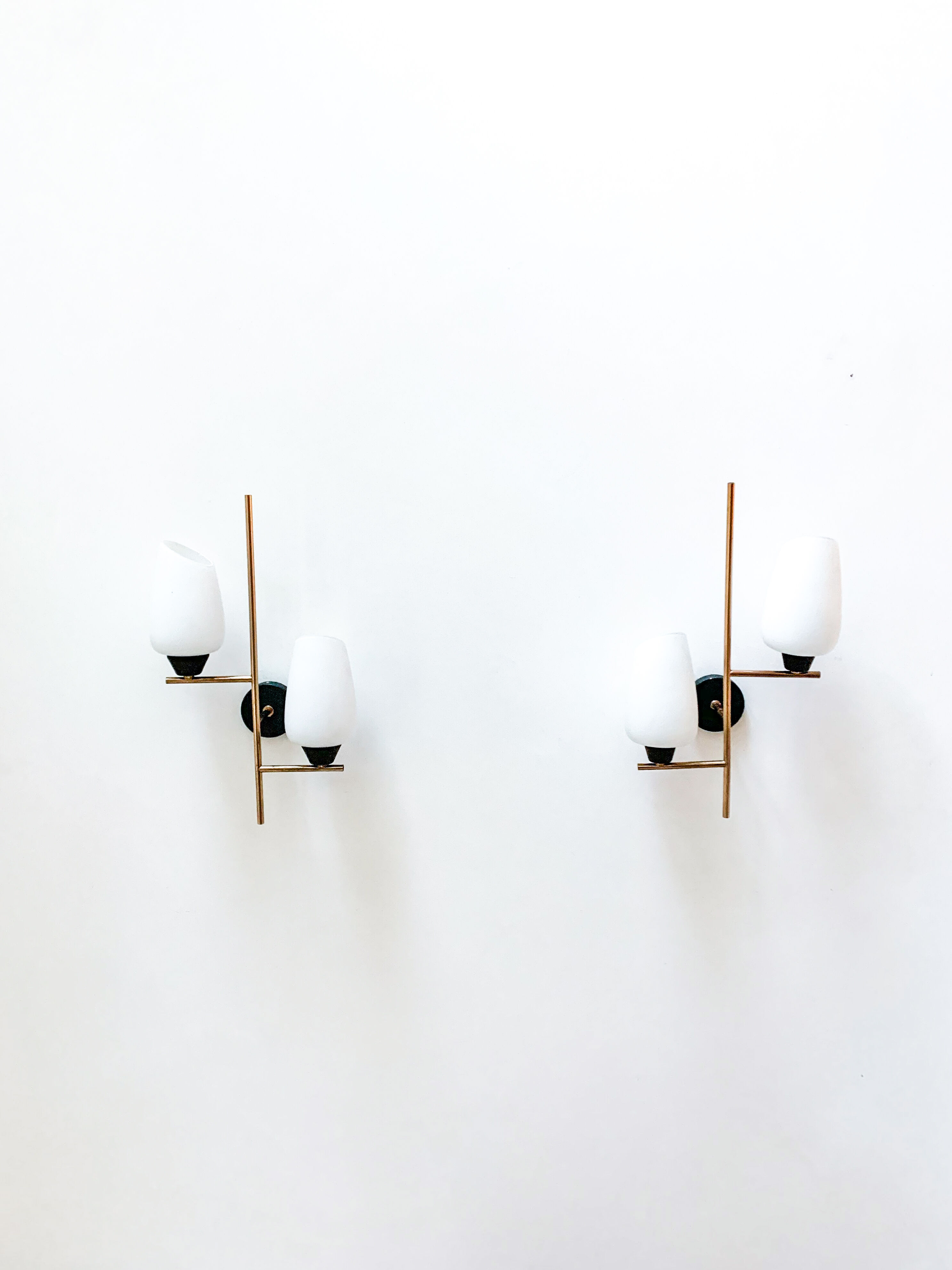 Pair of wall light of the House Arlus, gilded and opaline, 1950s