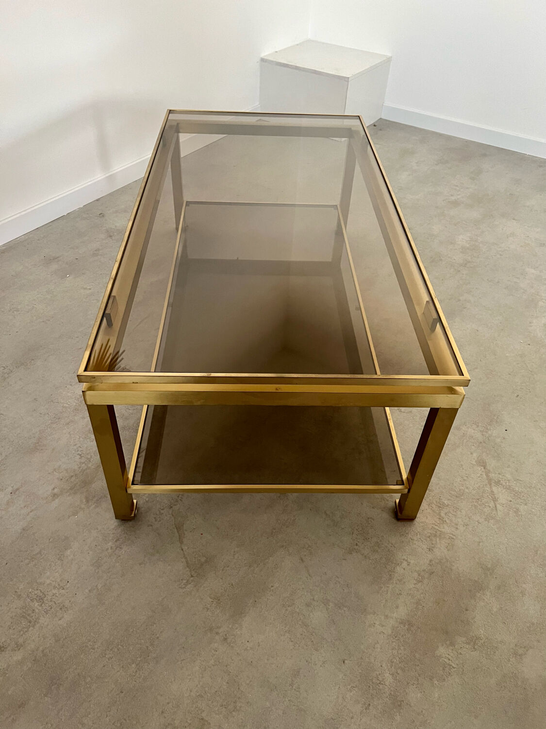 Table basse en laiton et verre fumé design Guy Lefèvre pour la maison Jansen Année 70/80 vintage