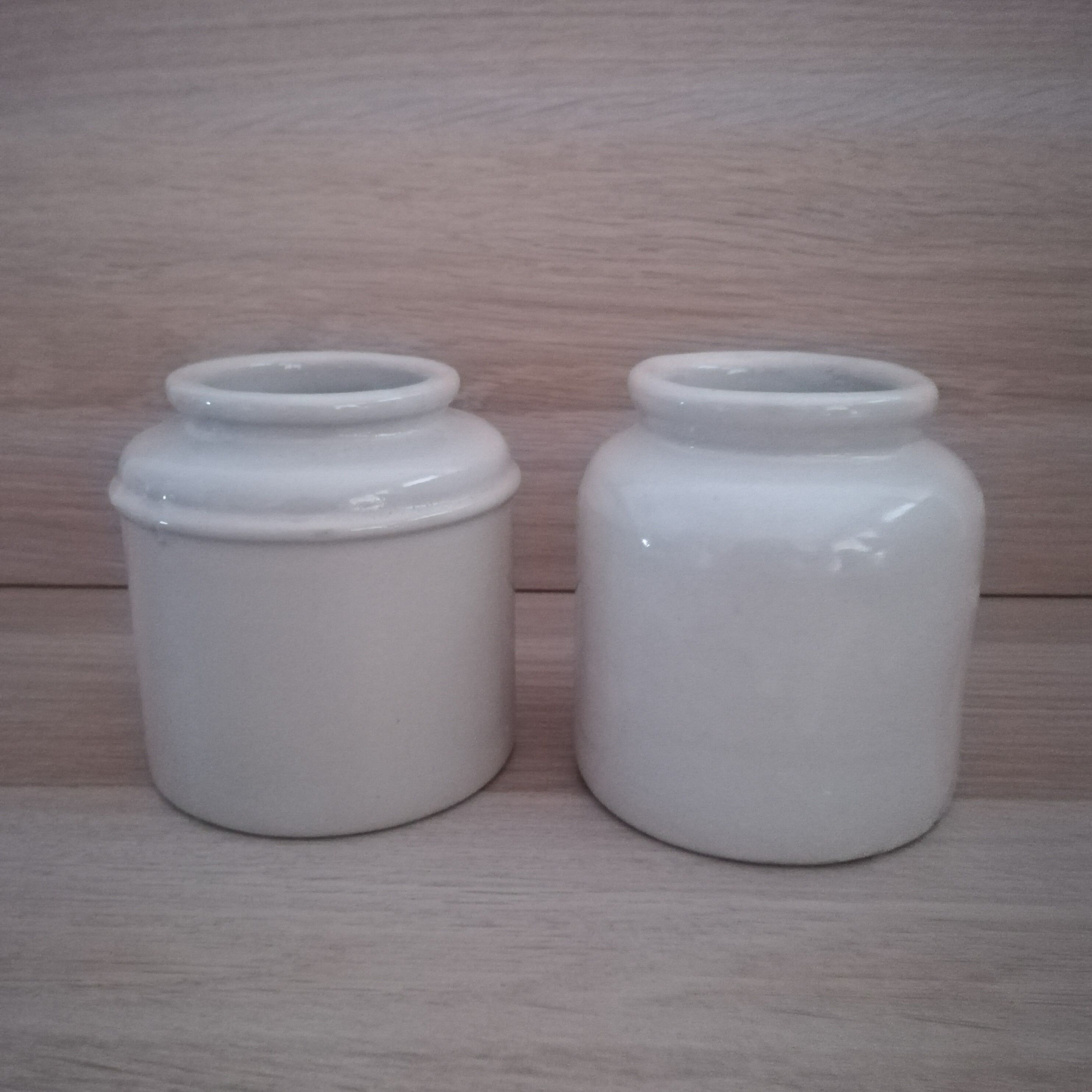 2 sandstone pots