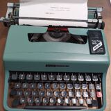 Olivetti lettera 32 green typewriting machine 1960s like new