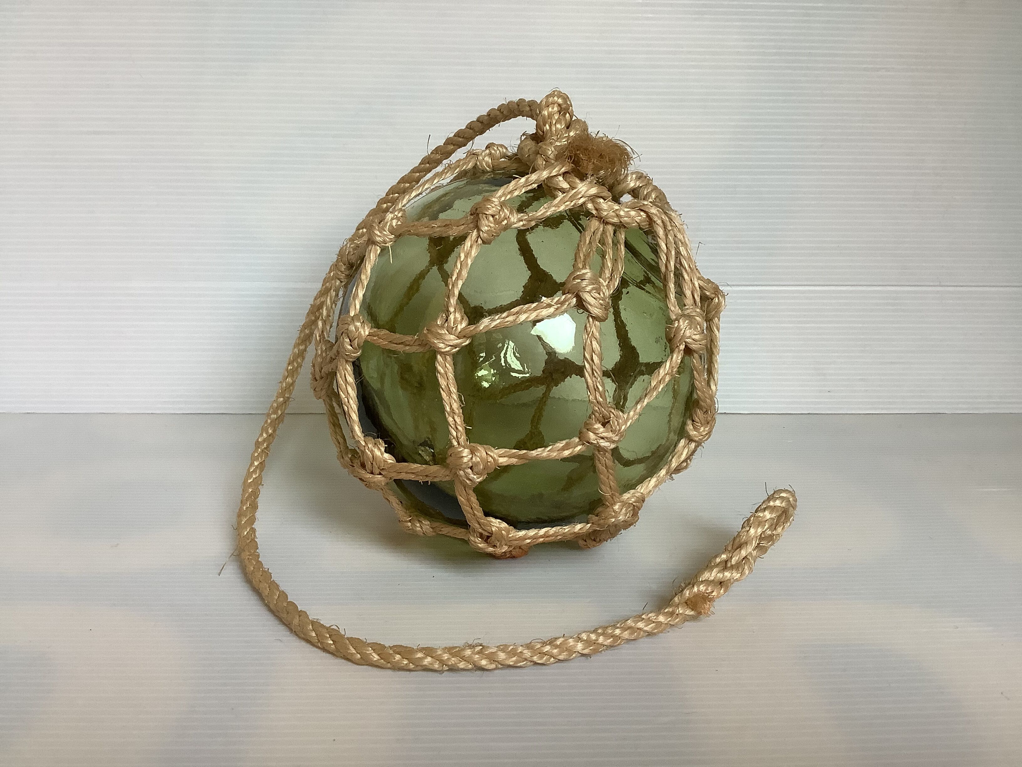 Sailor's ball in float glass