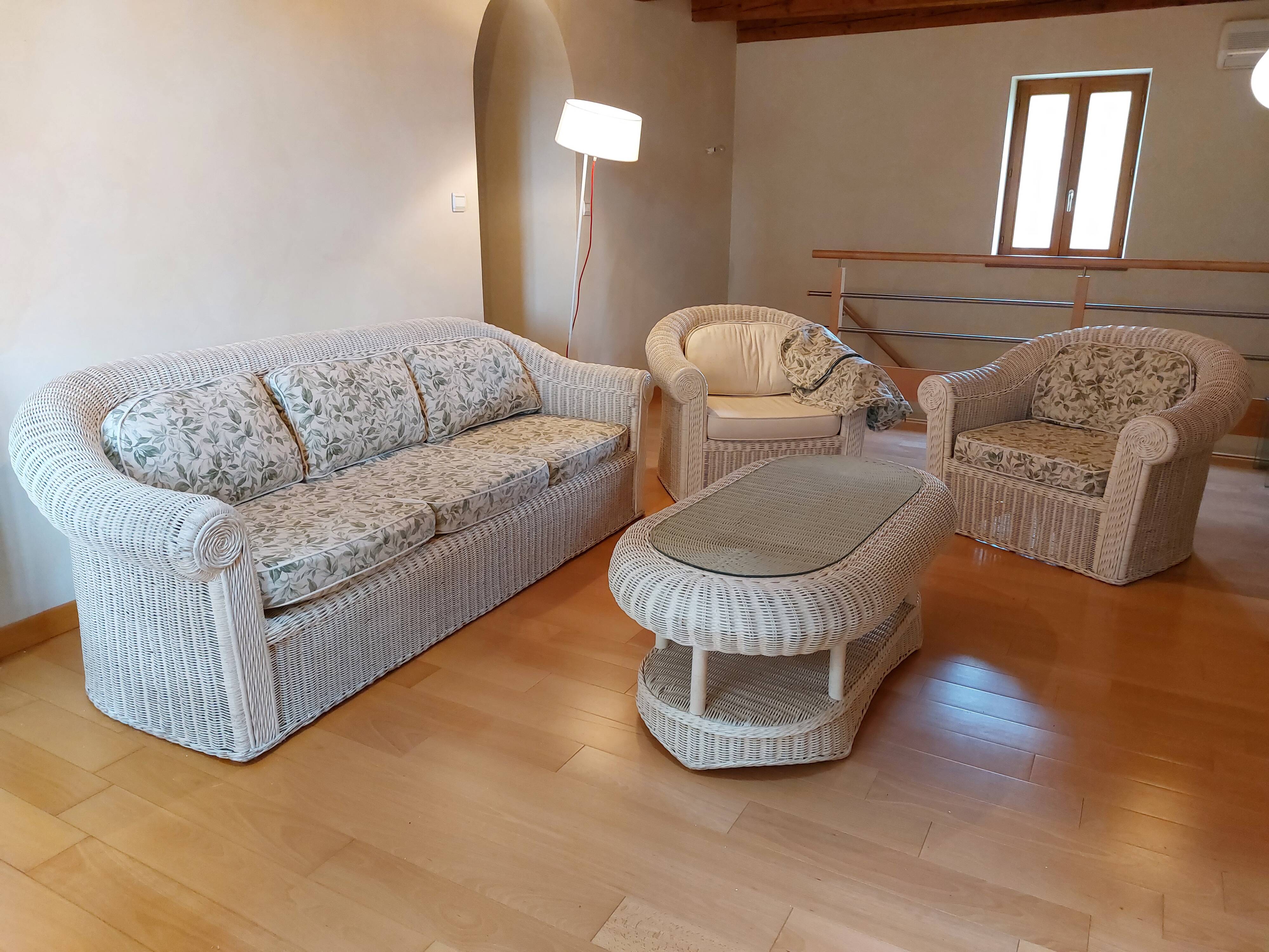 Salon de jardin en osier vintage