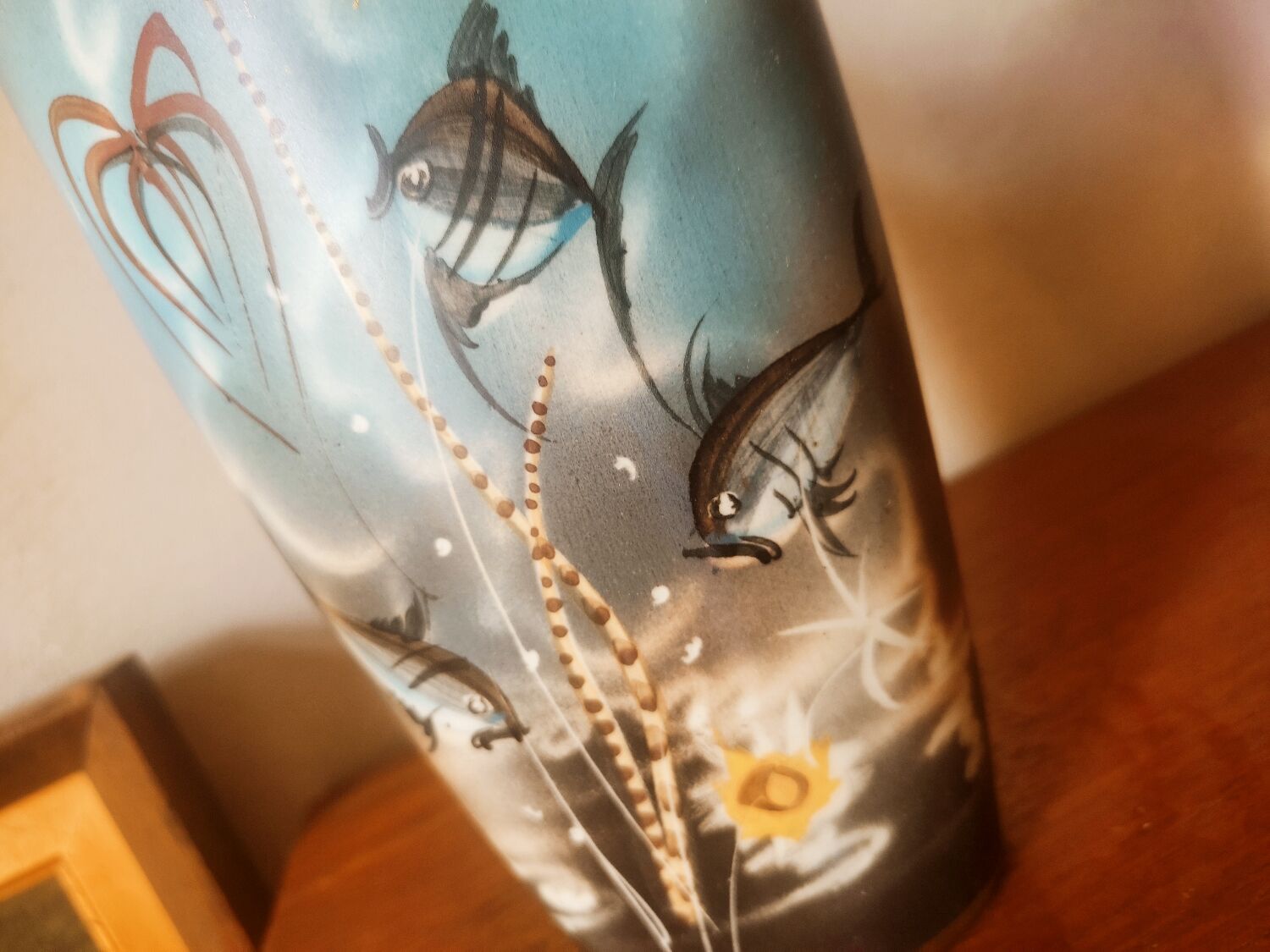 Free-form marine decoration vase