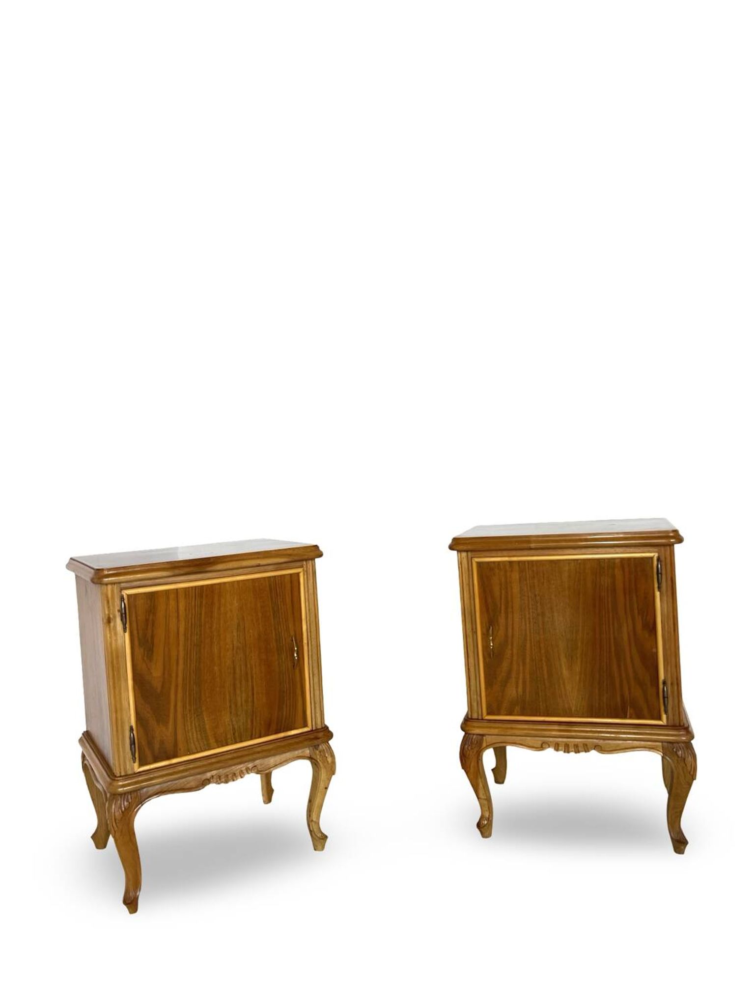 Tables de chevet italiennes en placage de noyer du milieu du siècle, années 1960.