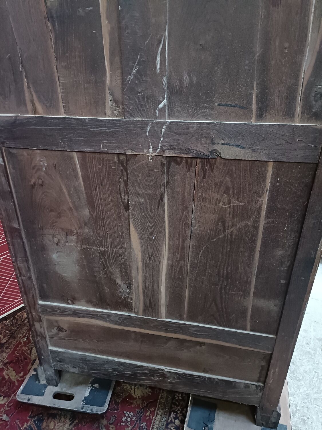 Cabinet bonnetière in solid oak and partial veneer