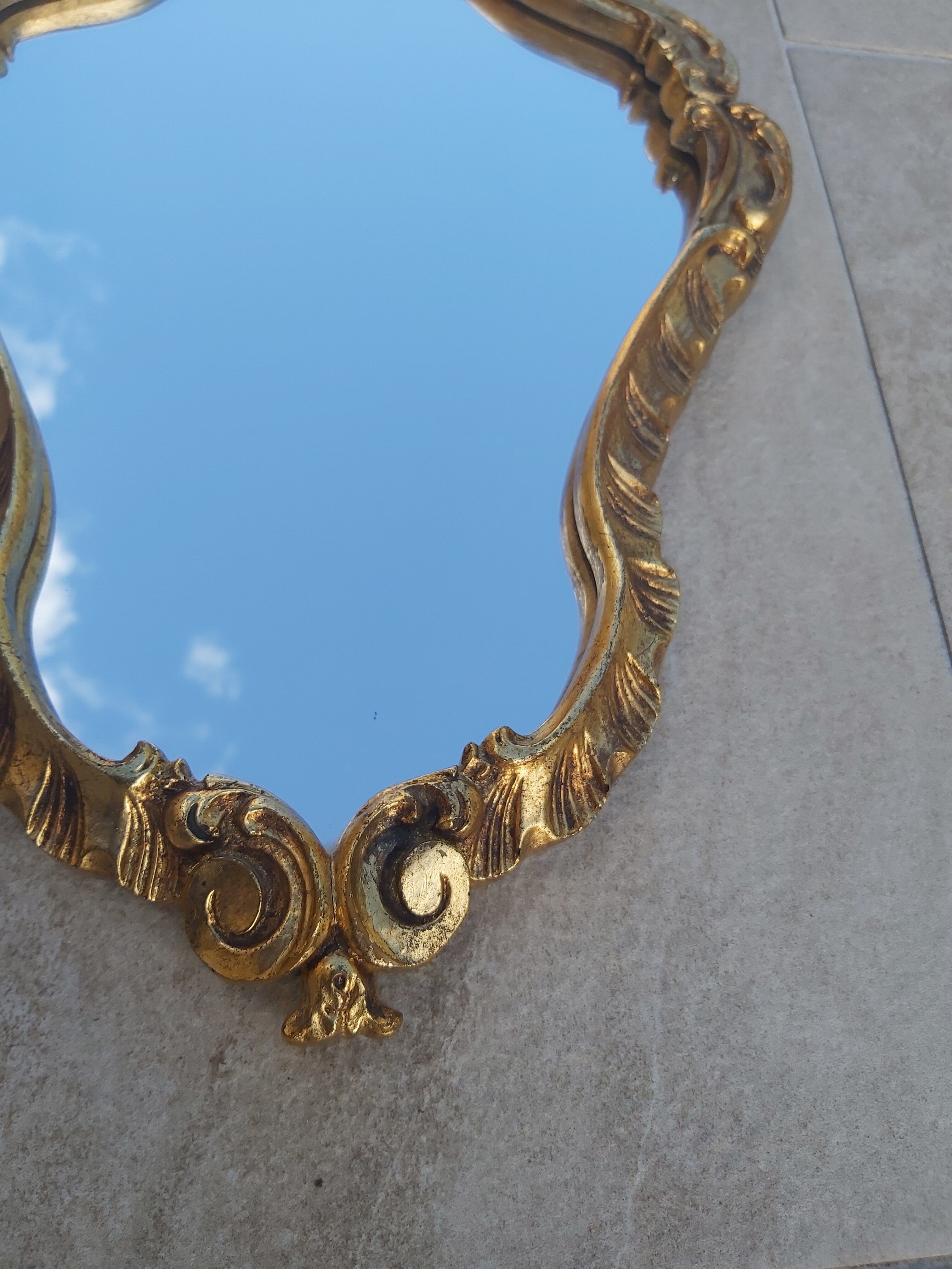 Golden mirror 44.5x29cm