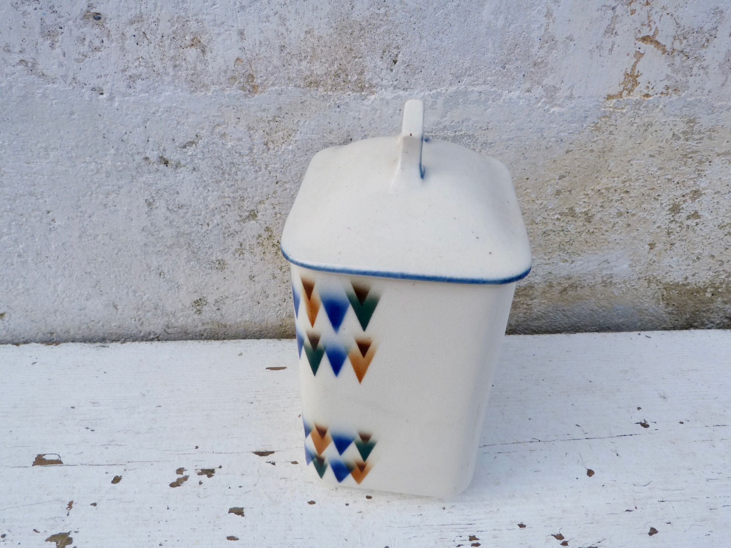Art Deco ceramic pot geometric patterns café
