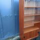 Bibliothèque étagère des années 50 pieds carrés faire noir vitrine
