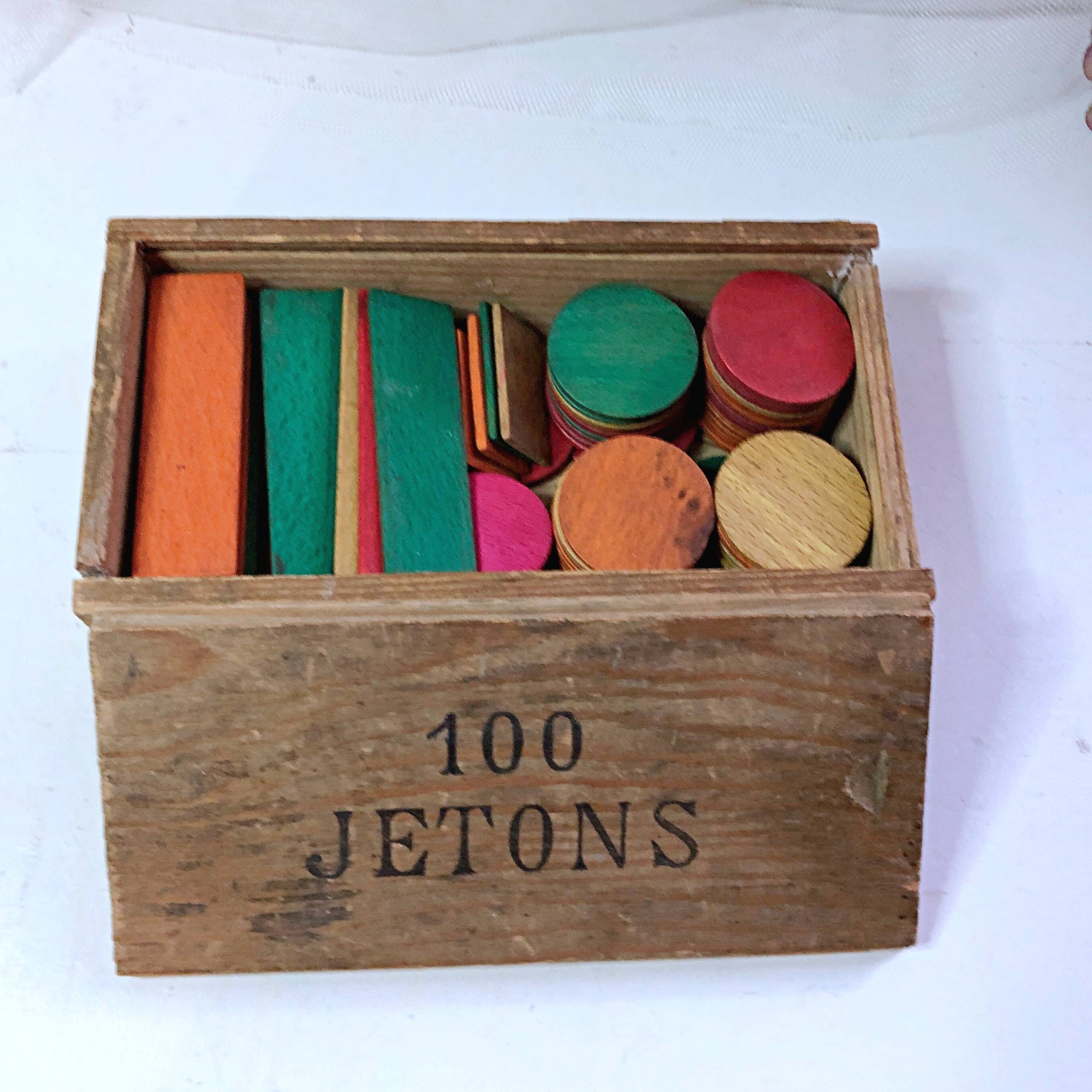 Boîte de 100 jetons en bois complète vintage France