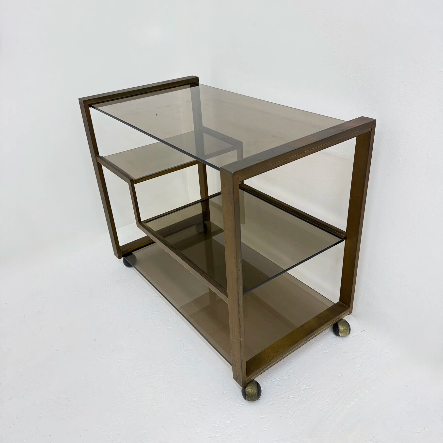 Chariot de bar en laiton des années 50 avec verre fumé, années 70