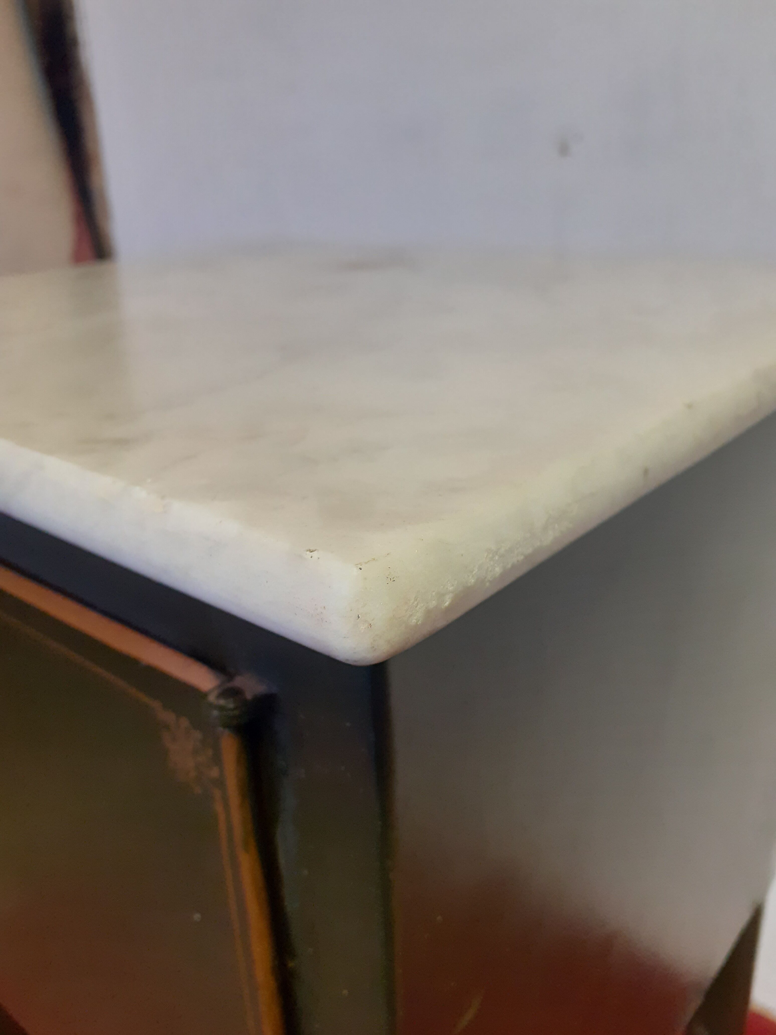 Table de chevet en tôle et marbre début XXeme