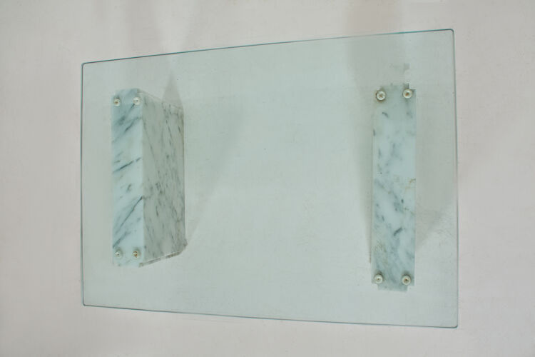 Table basse en marbre de carrare et verre