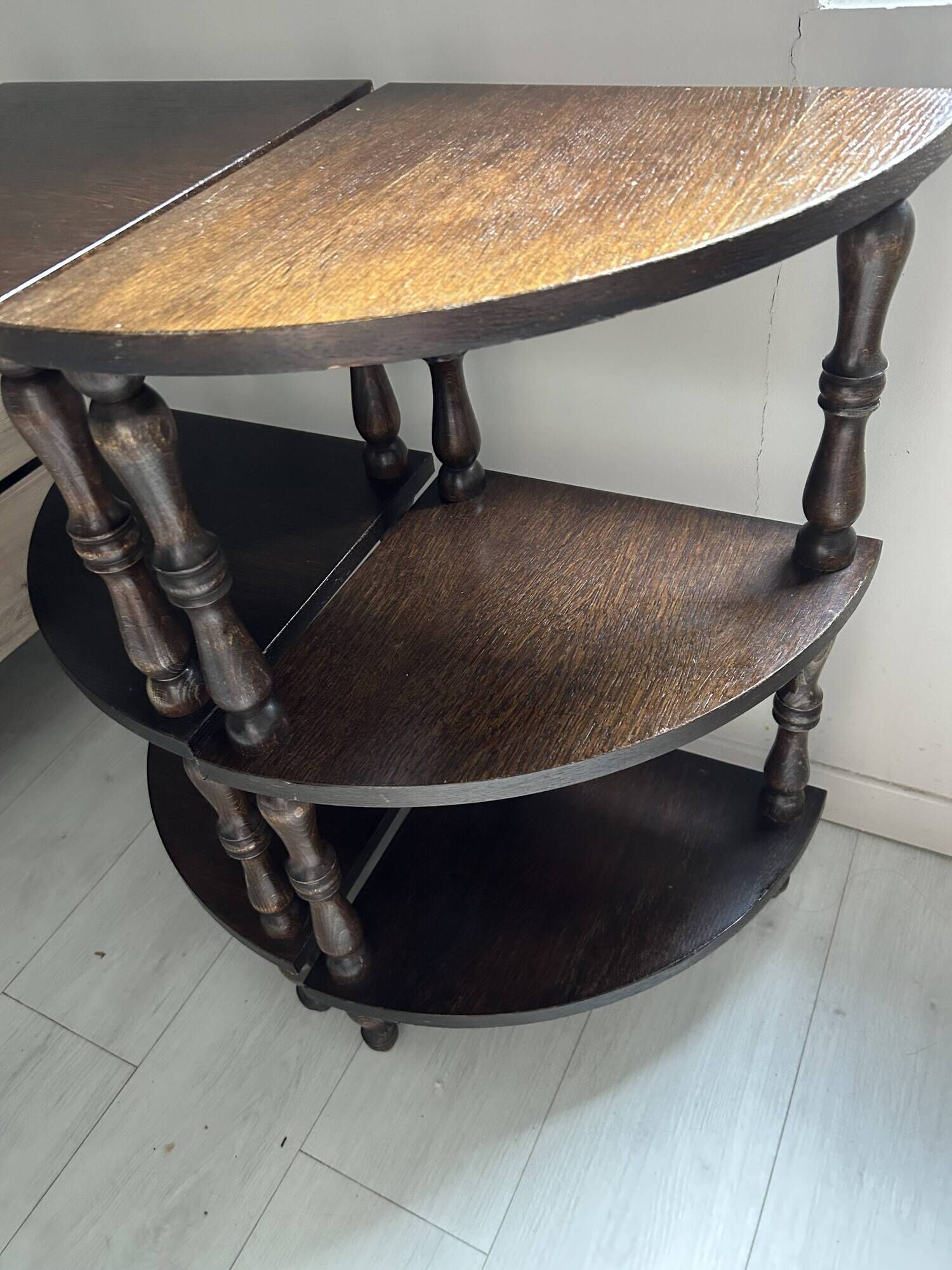 Pair of modular corner shelves in half-moon console – Napoleon I style