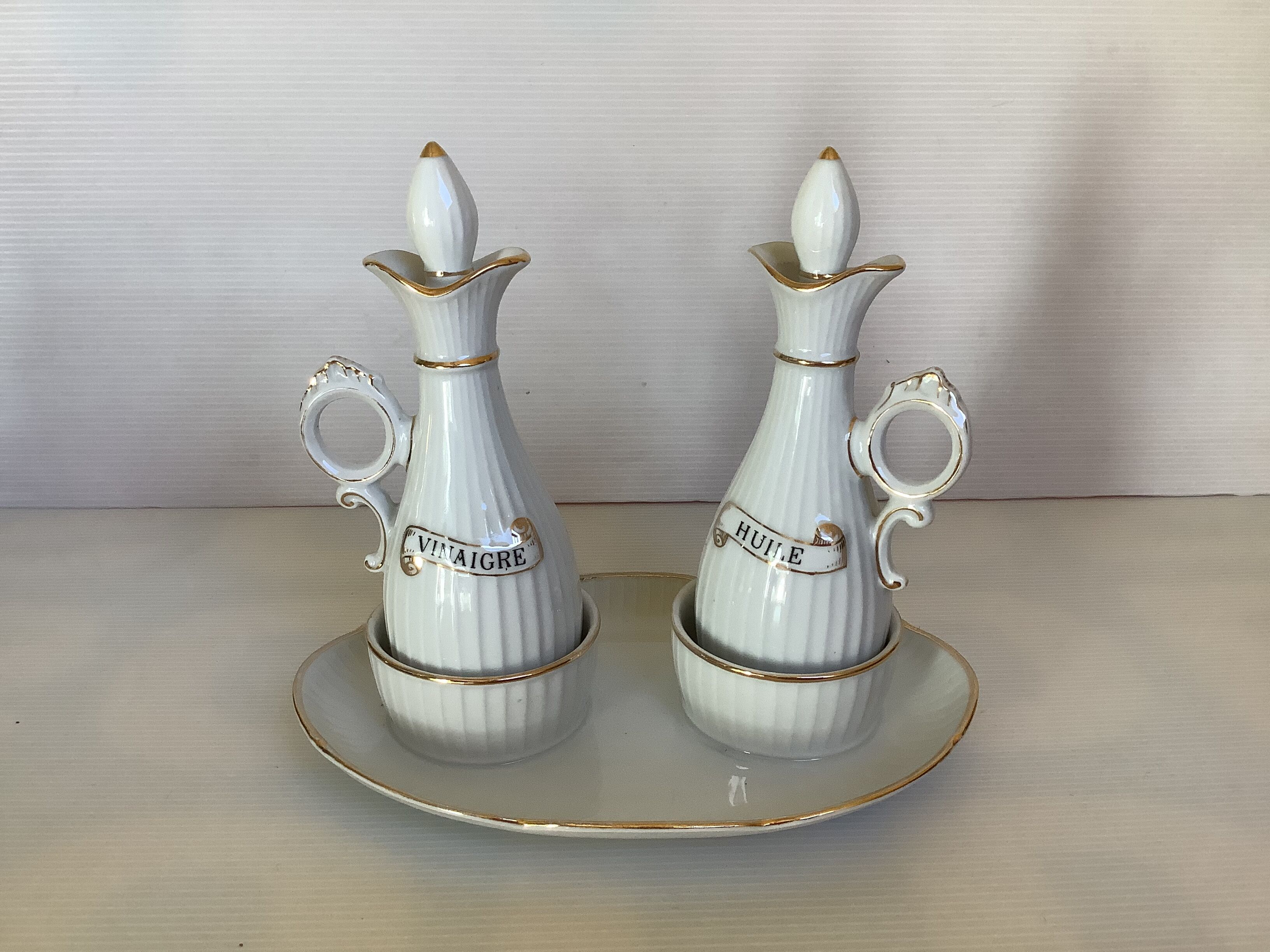 Ancient oil and vinegar service