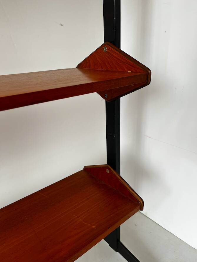 Italian standing shelf