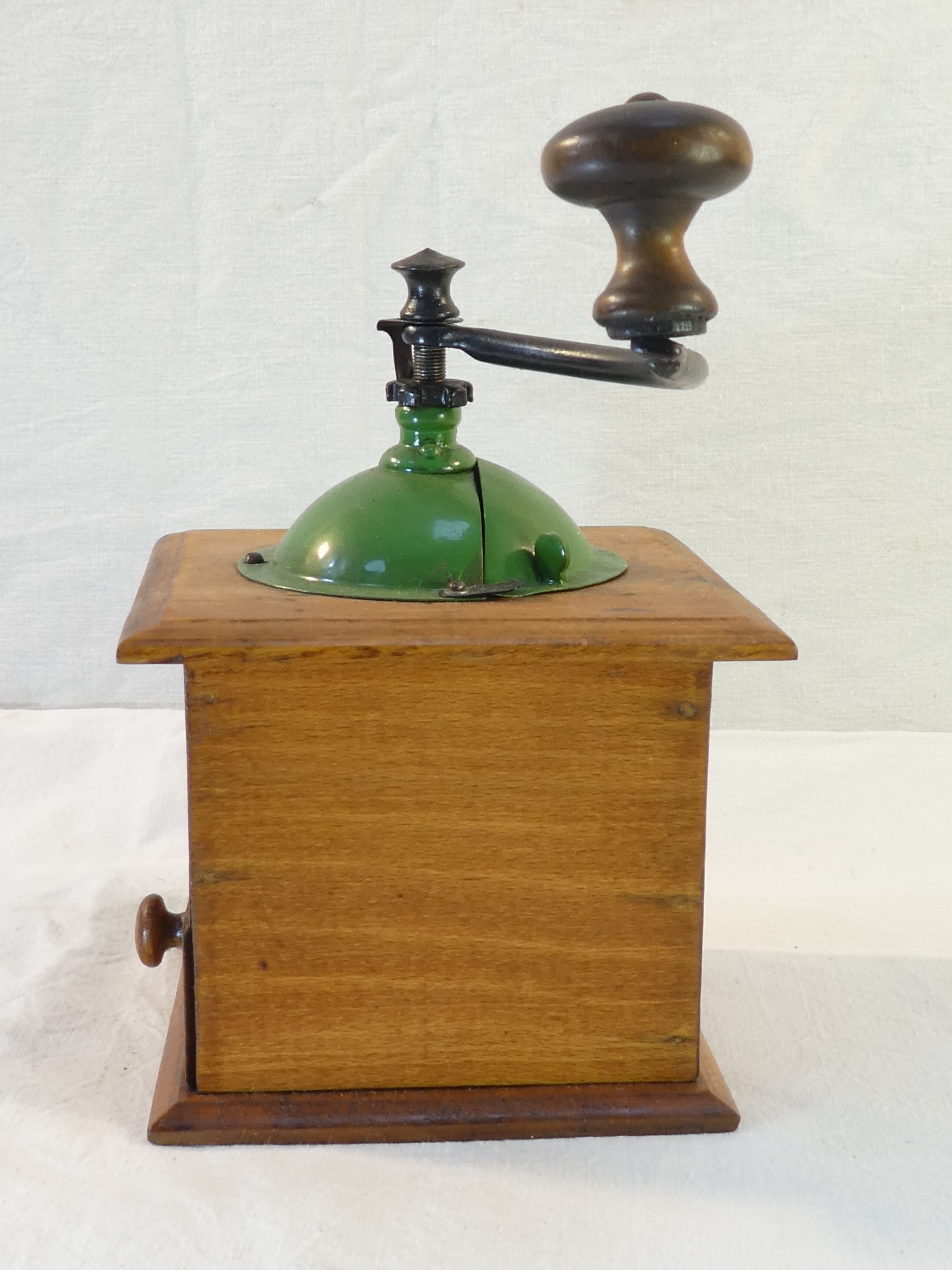 Coffee mill PEUGEOT FRERES Valentigney DOUBS functional