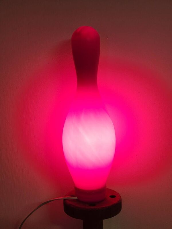 Lampe quille knock off par Josh Owen, 2002