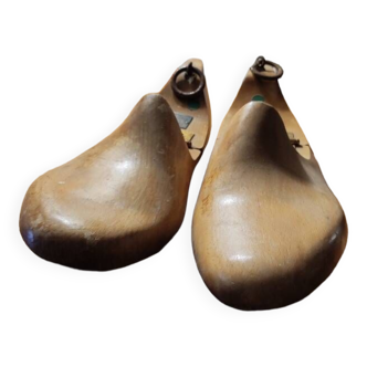 Wooden shoe trees