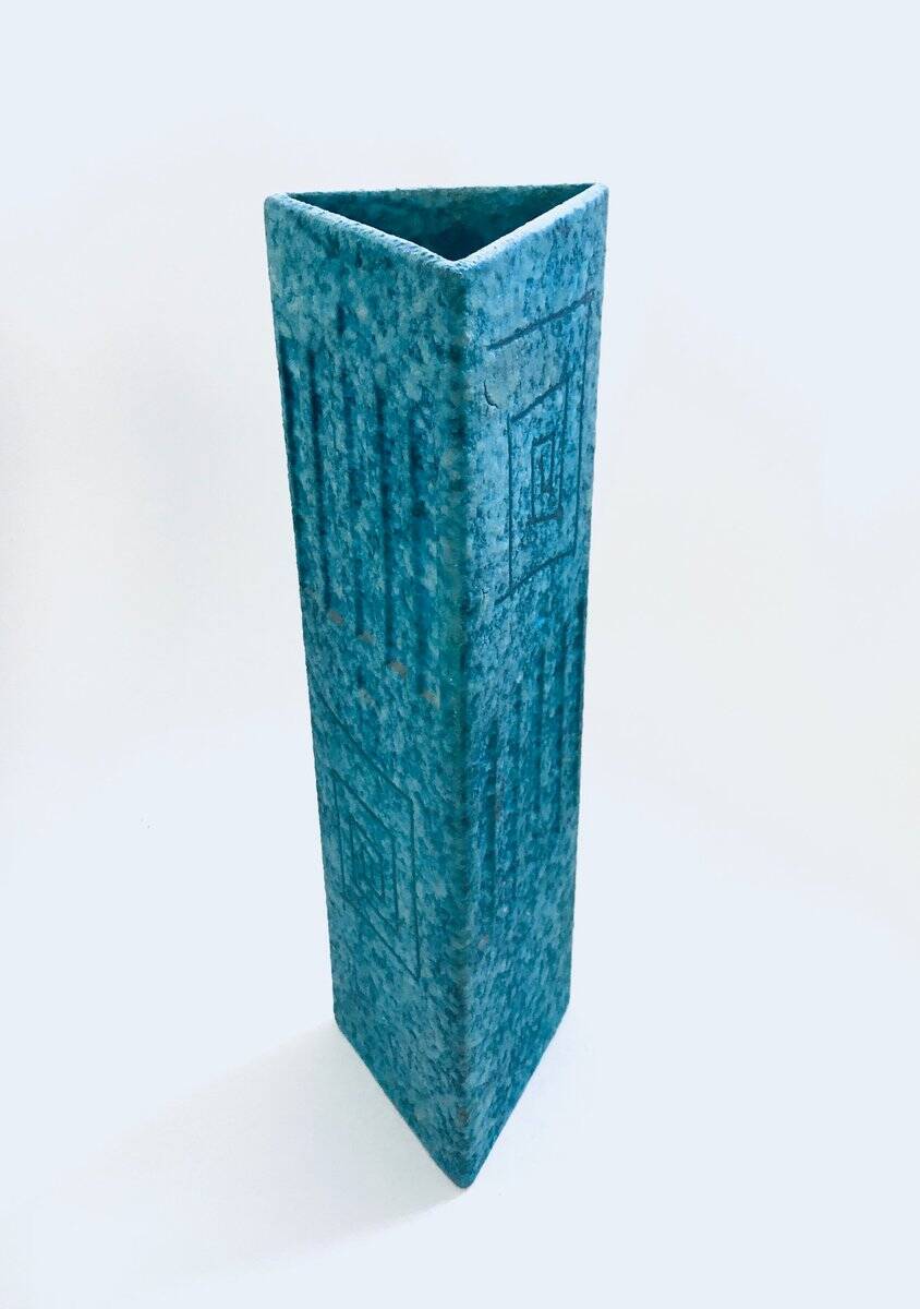 Art Ceramics Sgraffito Triangular Vase by Alvino Bagni for Raymor, 1960s