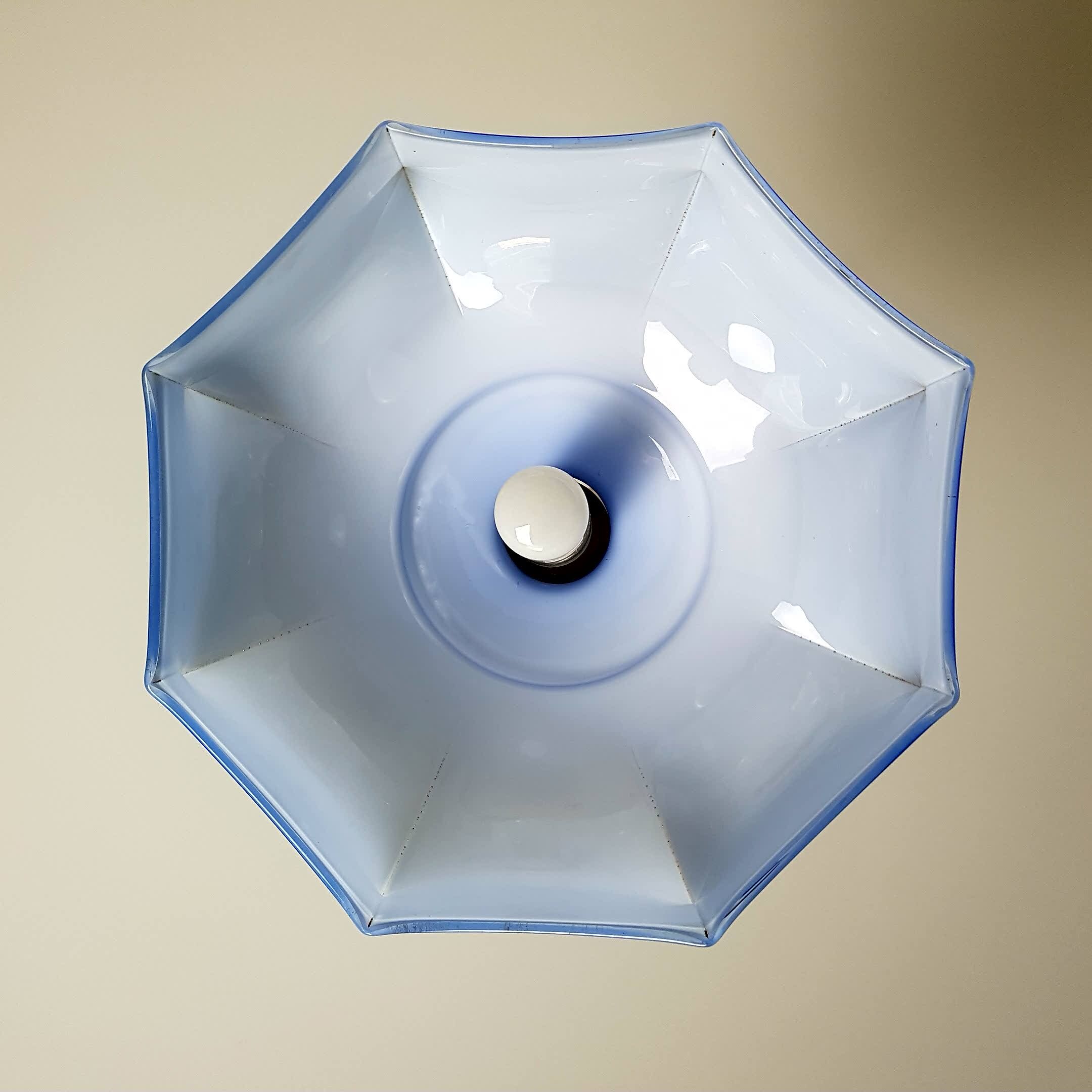 Suspension ancienne en opaline bleu époque Art Déco