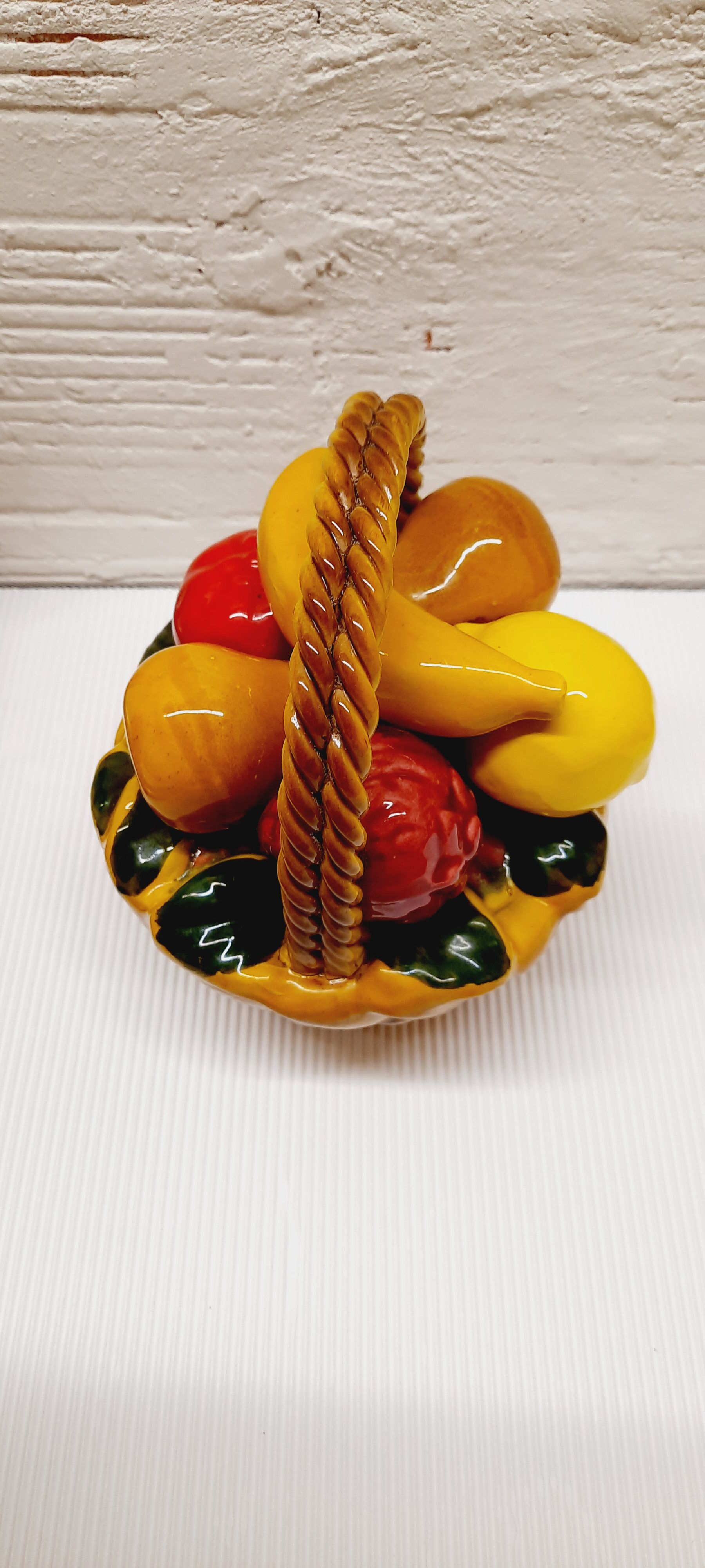 Corbeille de fruits en barbotine