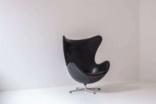 Premier fauteuil « Egg » conçu par Arne Jacobsen pour Fritz Hansen, Danemark 1958.
