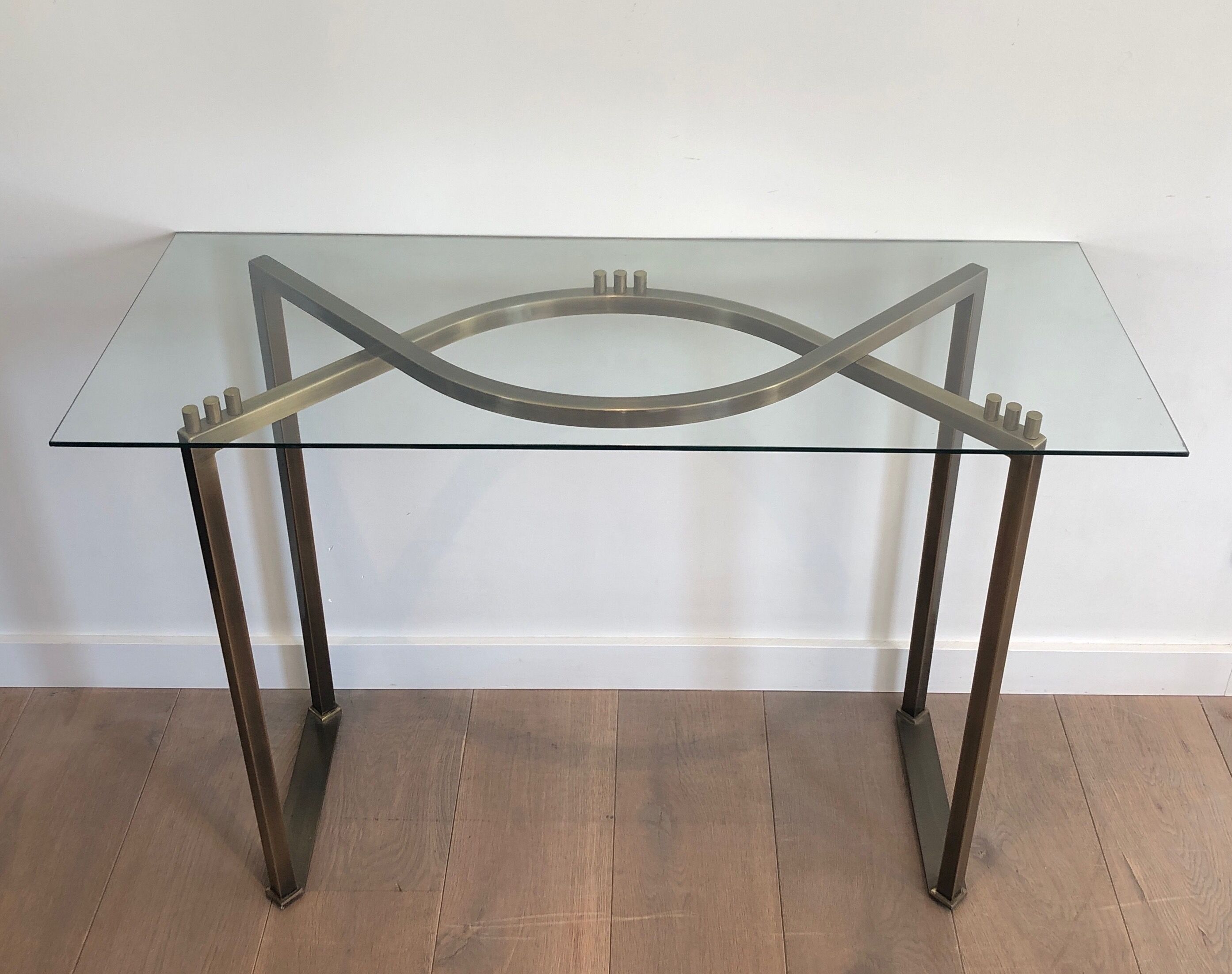 Console in brushed steel and brass and tray formed of a glass slab. French work. Around 1970